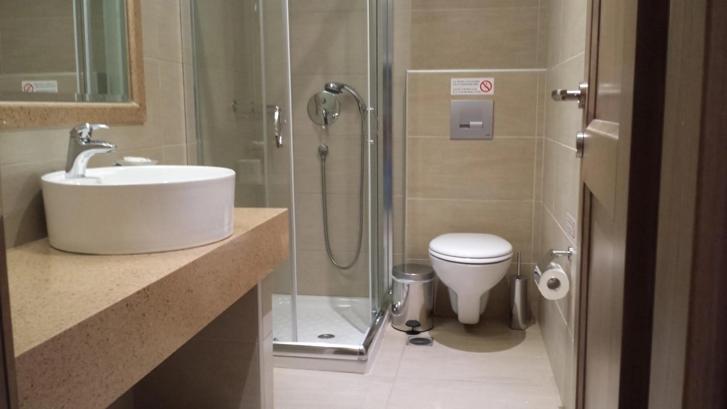 Shower in Maria Lambis