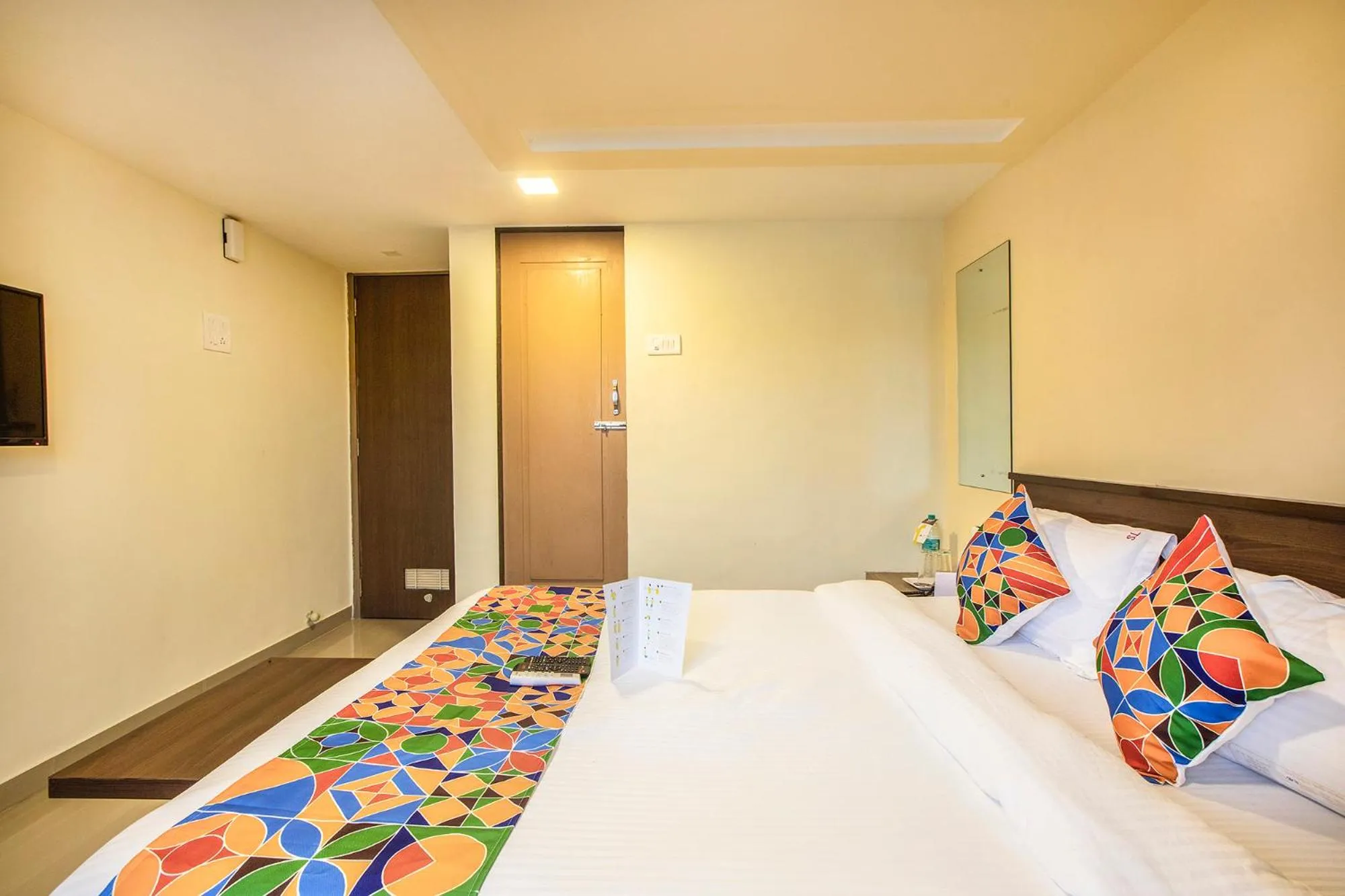 Bedroom, Bed in FabExpress Silver Lake - Nr BKC