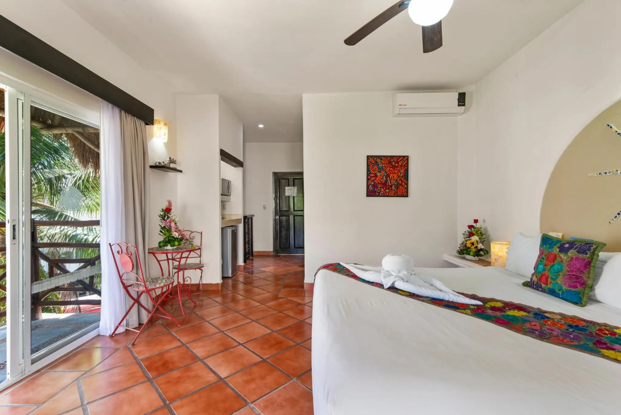 Photo of the whole room in Hotel Riviera Del Sol