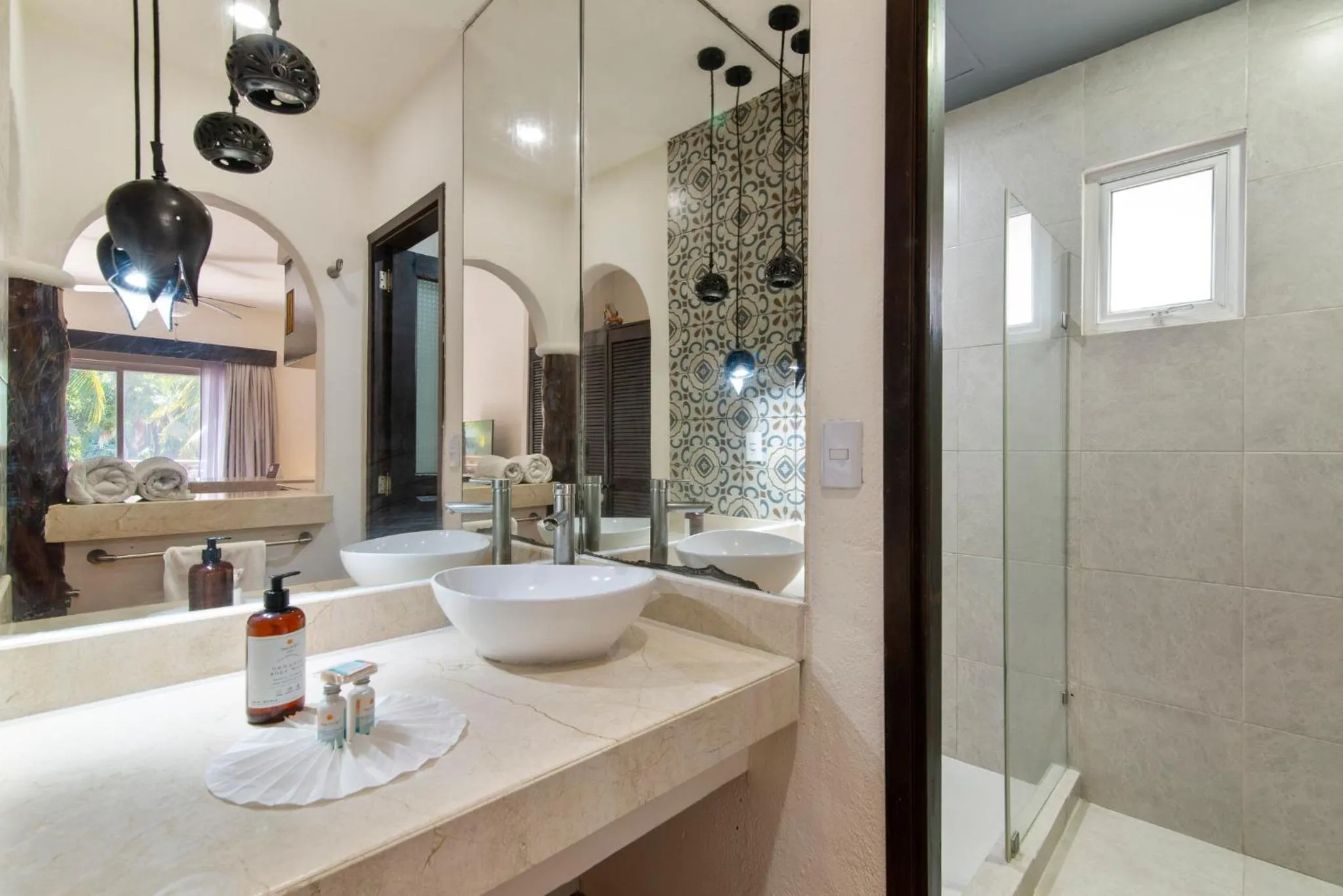 Shower in Hotel Riviera Del Sol