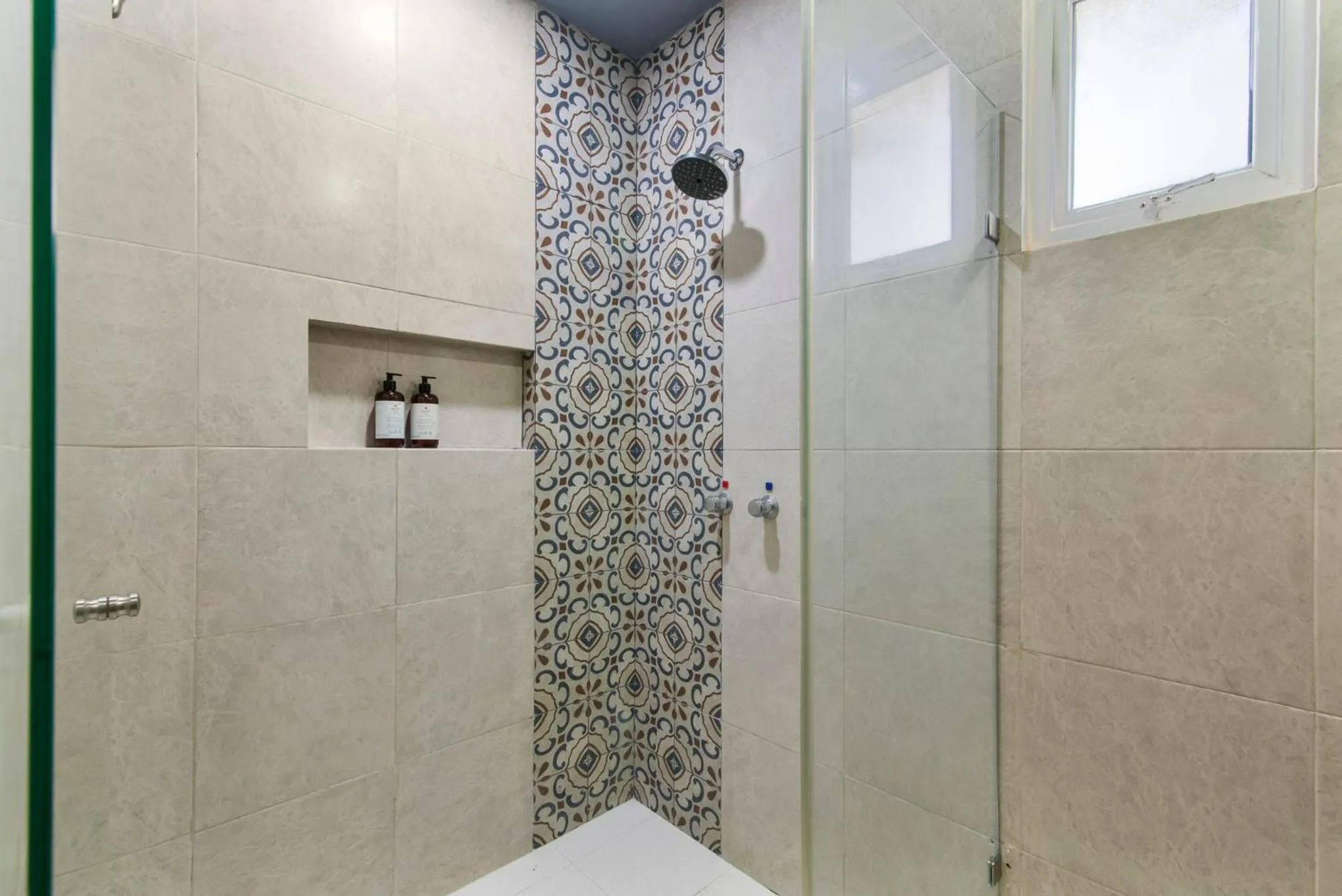 Shower in Hotel Riviera Del Sol