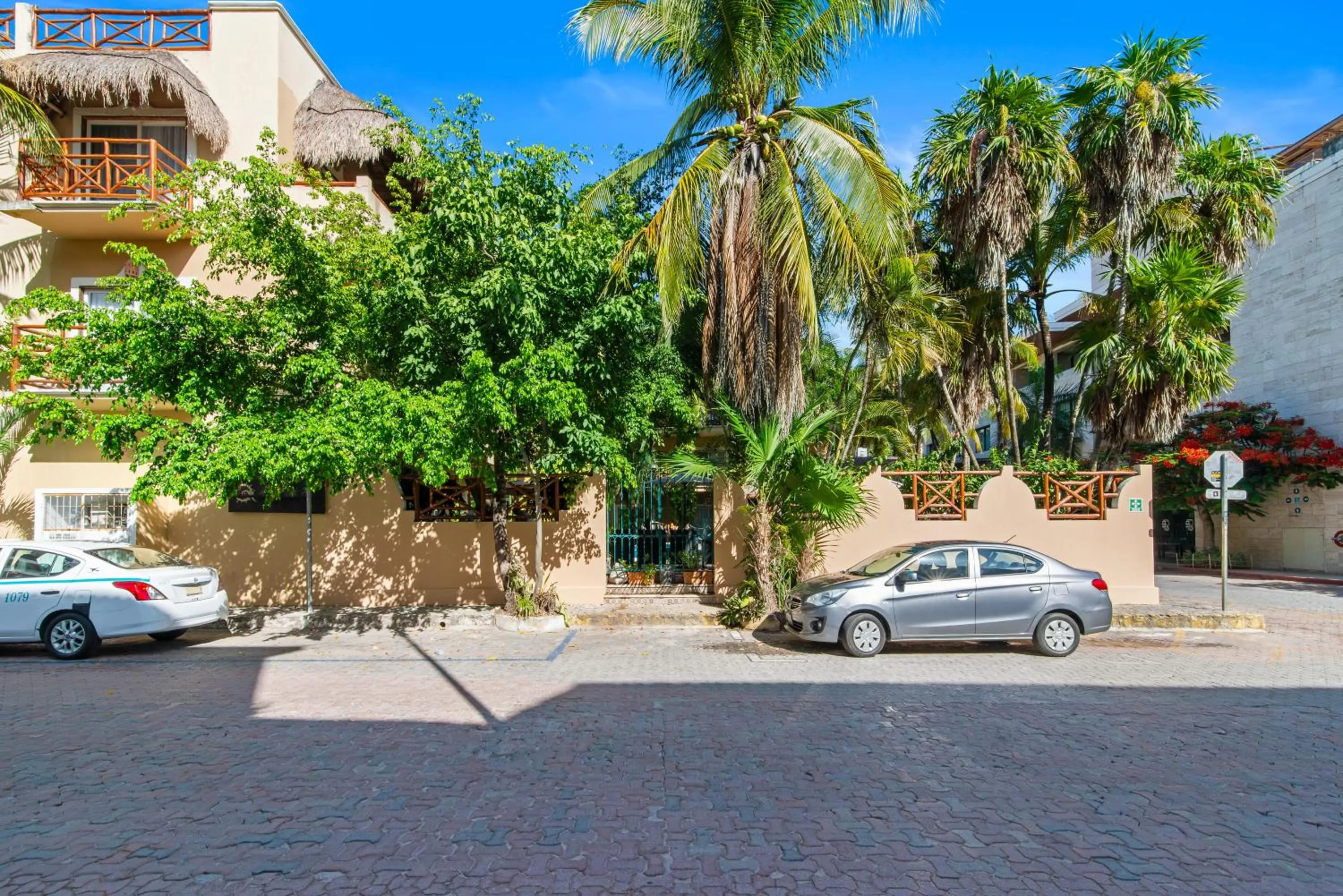 Property building in Hotel Riviera Del Sol