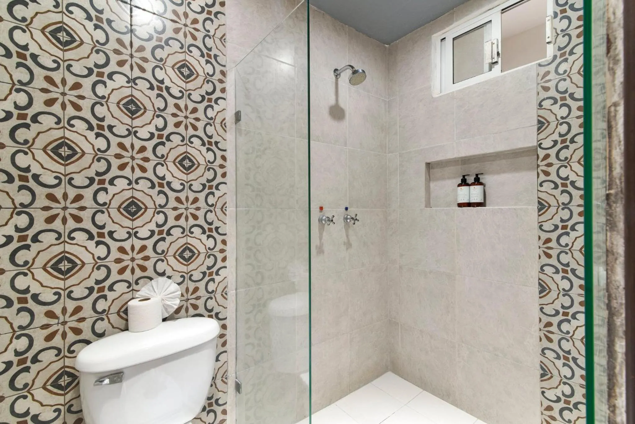 Shower in Hotel Riviera Del Sol