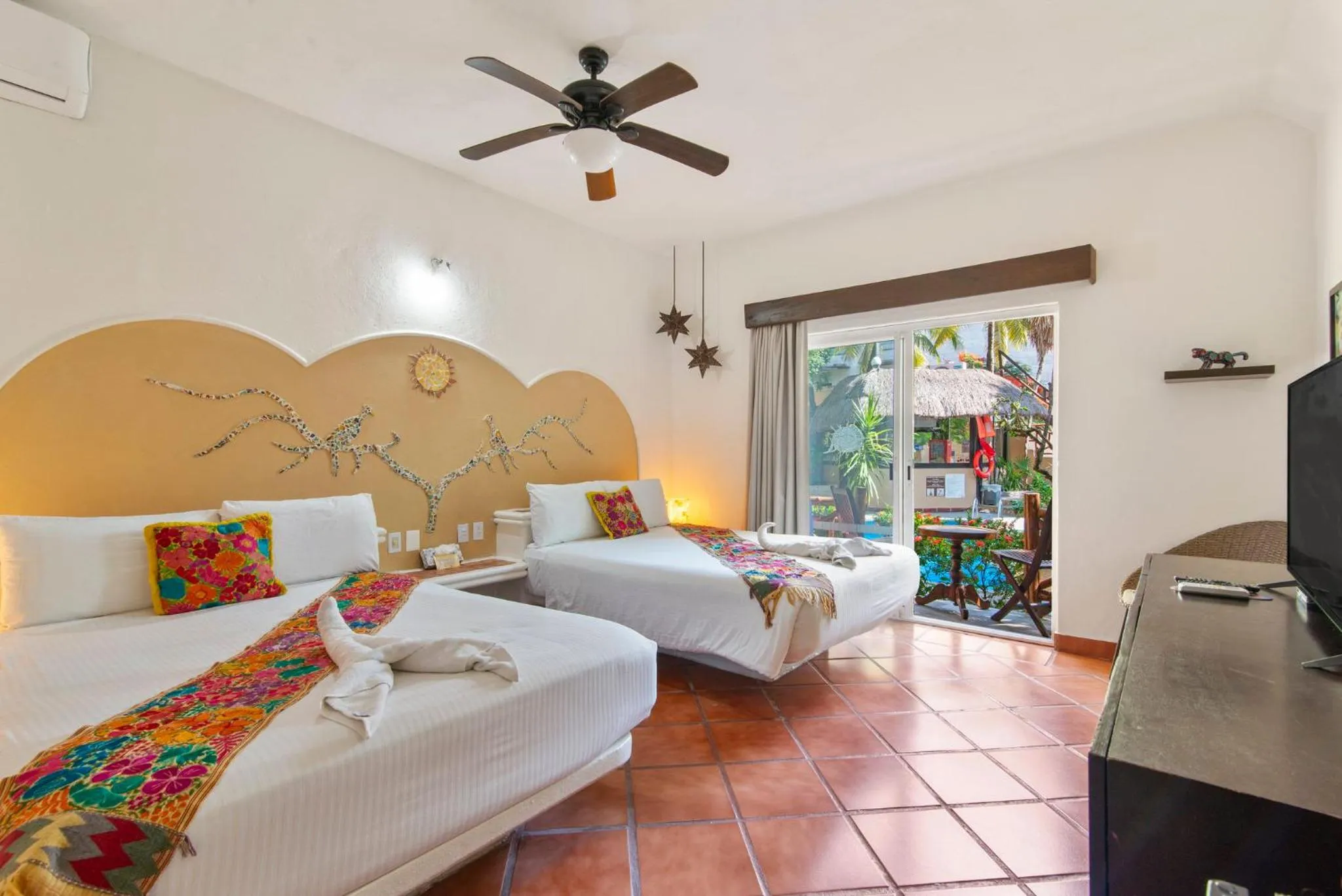 Photo of the whole room, Bed in Hotel Riviera Del Sol