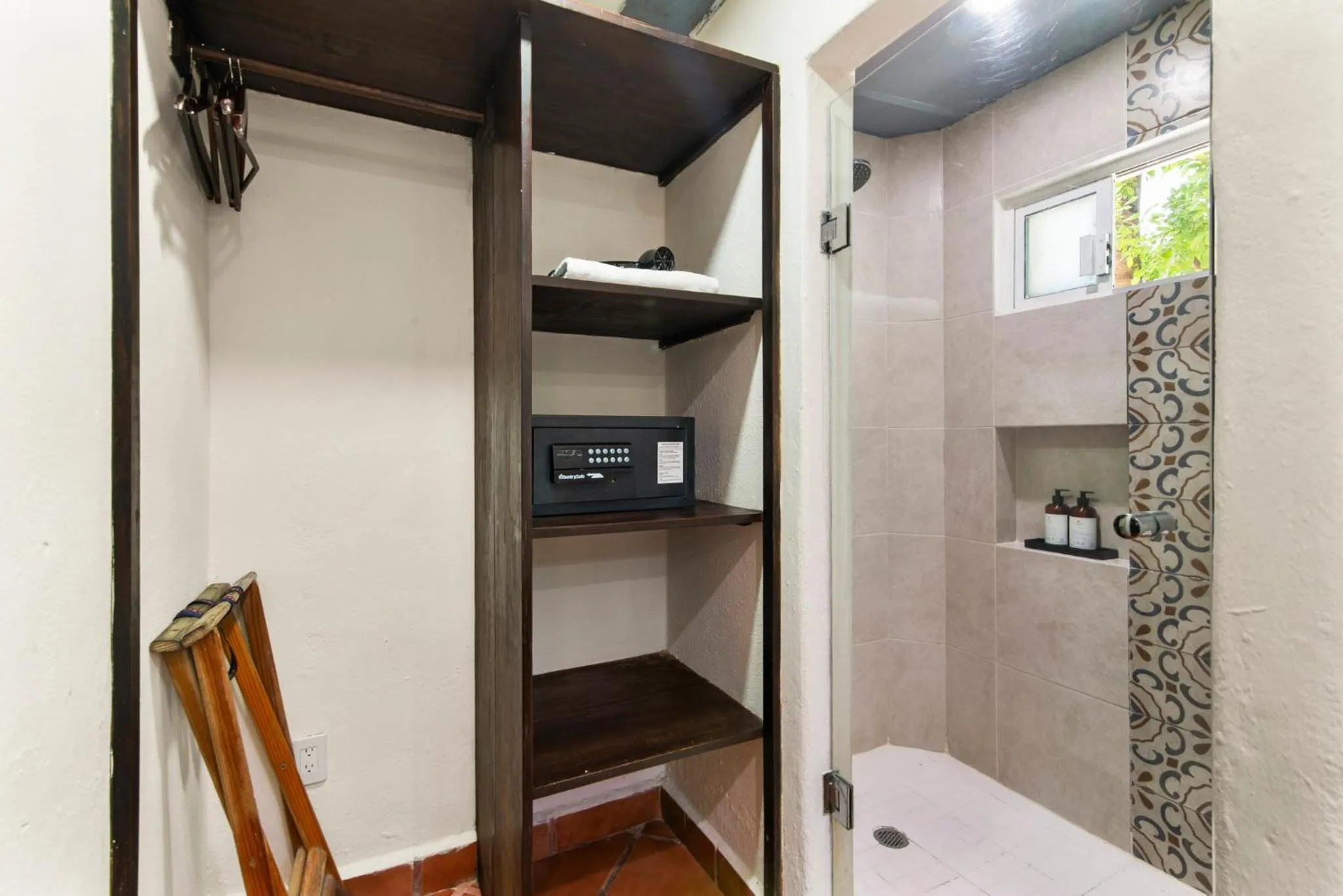 Shower in Hotel Riviera Del Sol