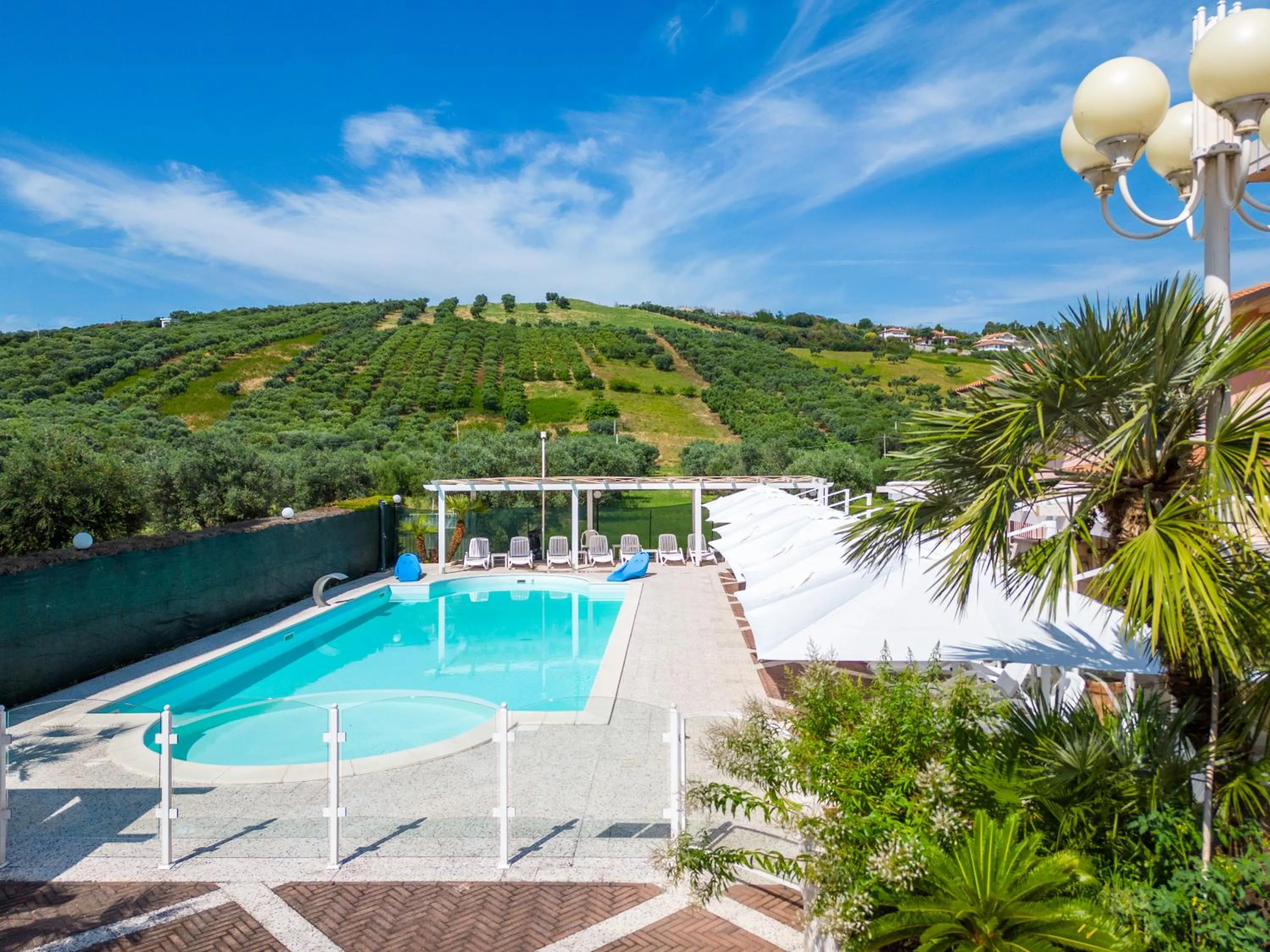 Swimming pool in Hotel Villa Elena