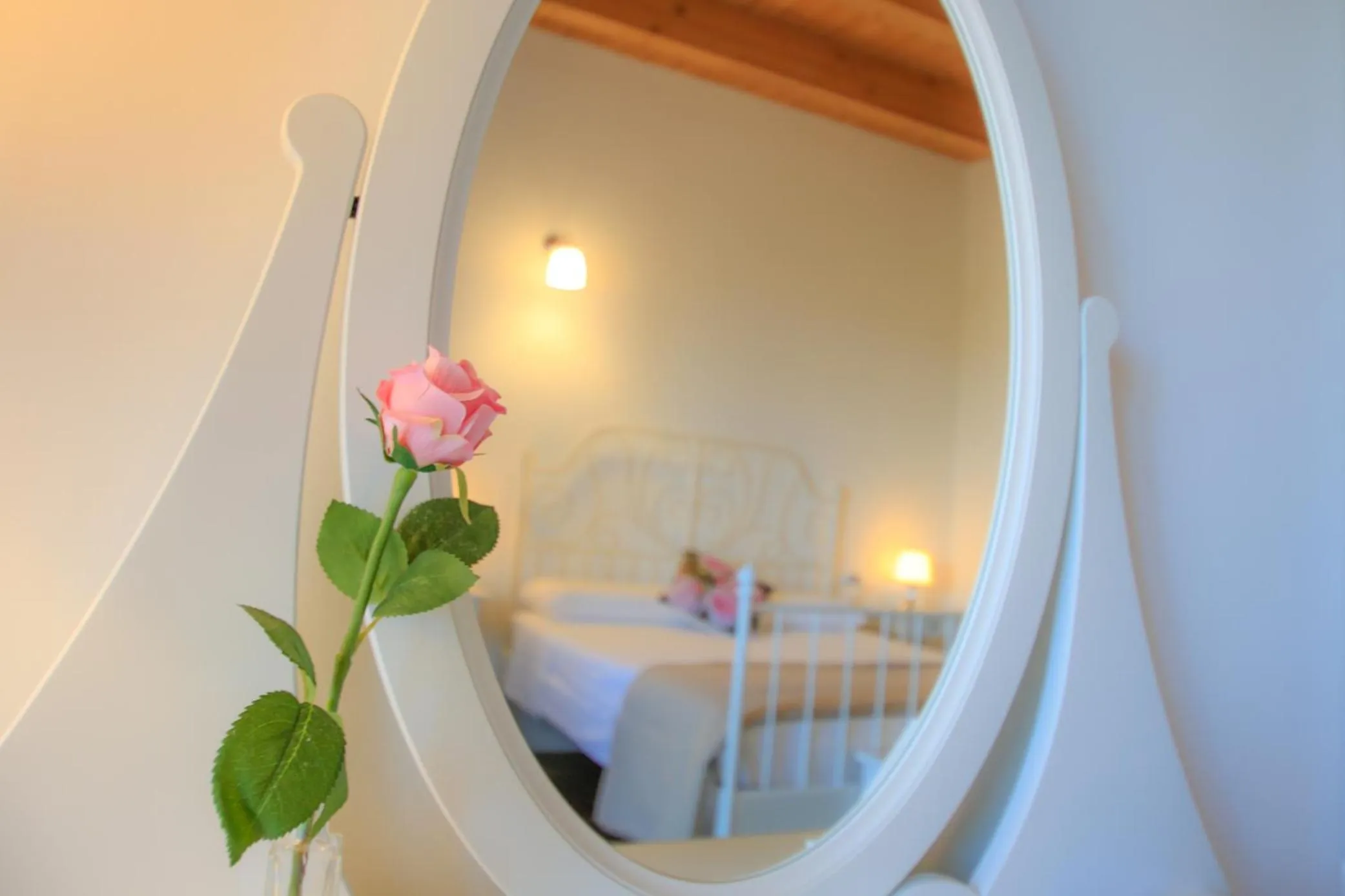 Decorative detail, Bed in B&B Dimora ROSSIPINTI