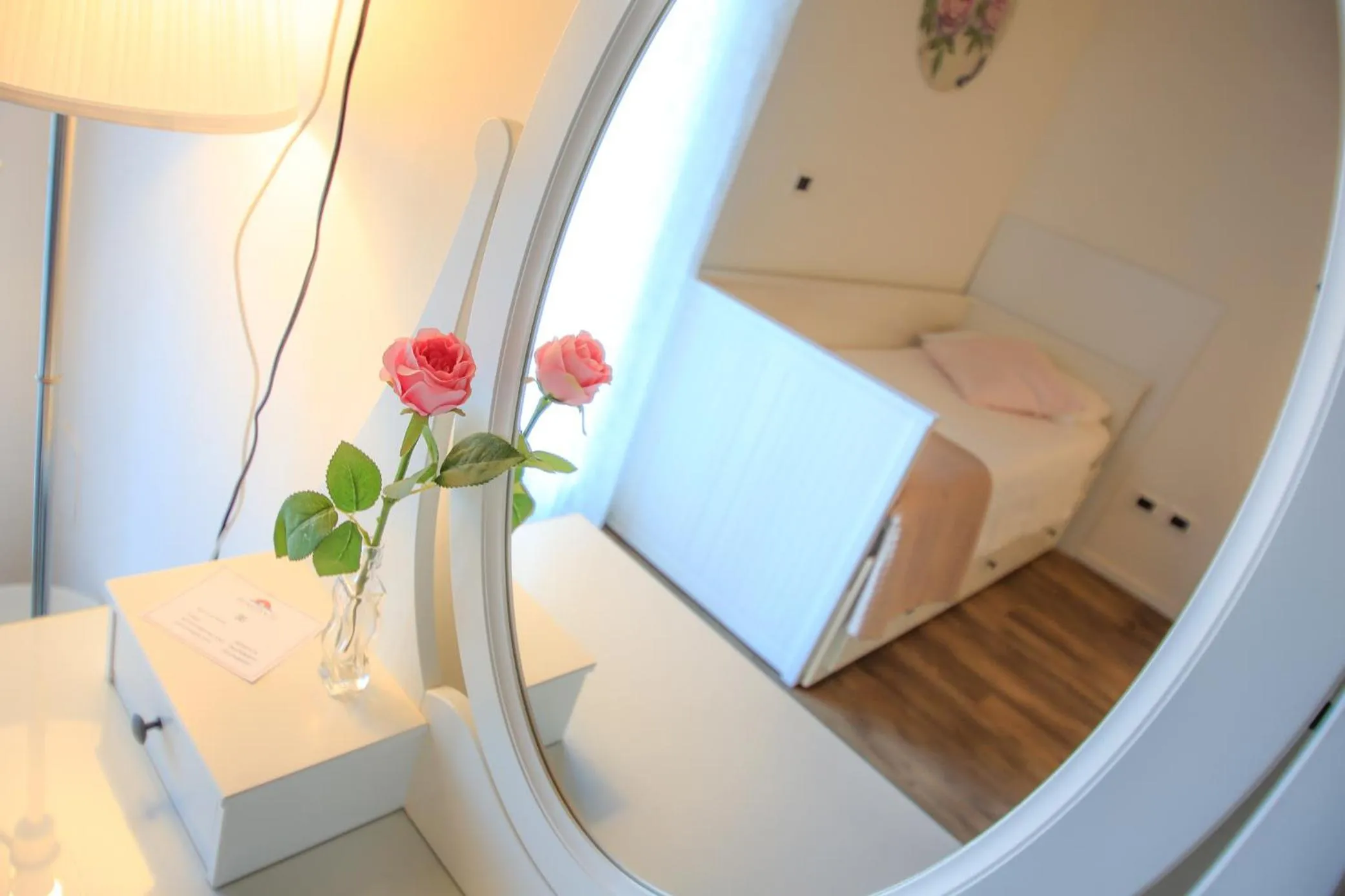 Decorative detail, Bed in B&B Dimora ROSSIPINTI