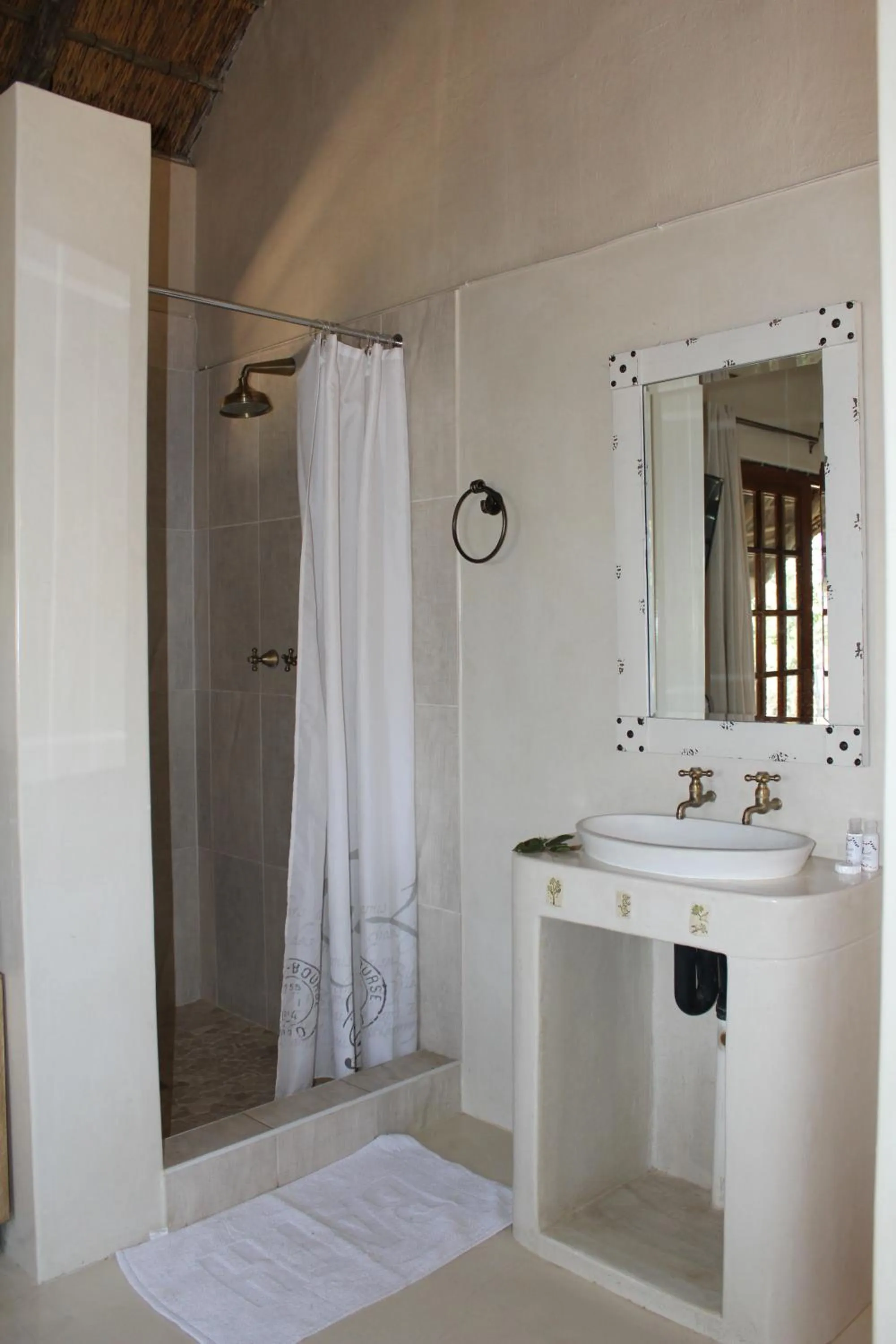 Bathroom in Tantebane Game Ranch
