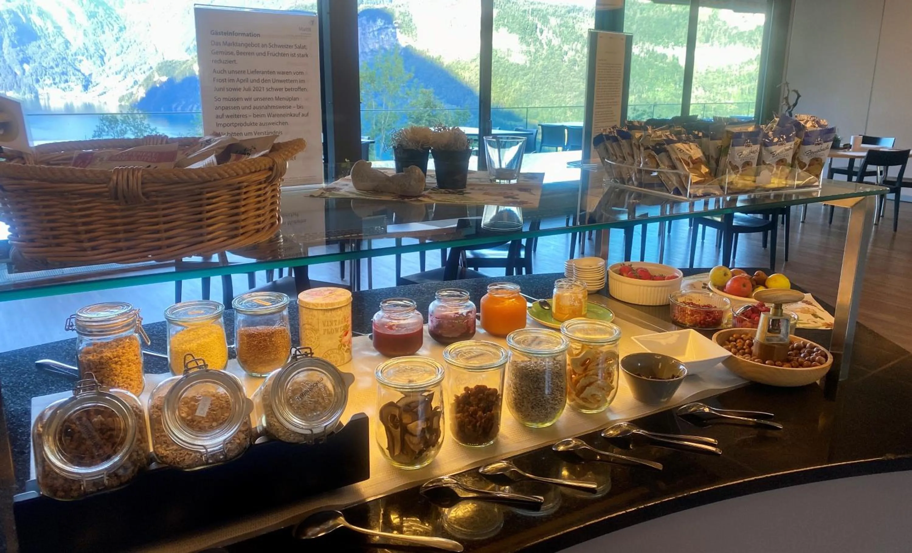 Breakfast in B&B Hotel Mattli Übernachtung Frühstück