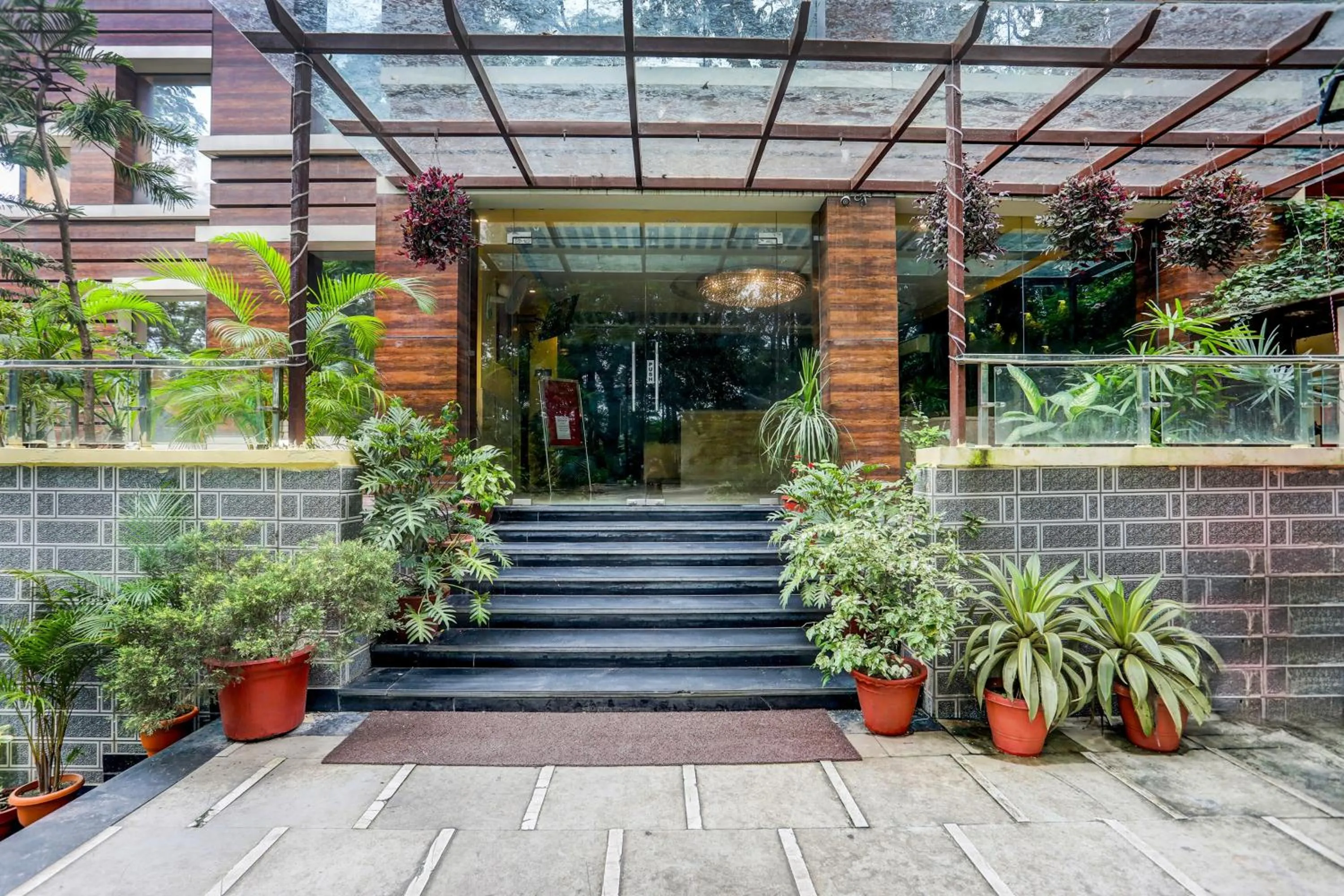 Facade/entrance in Super Townhouse Oak Pacify Hills