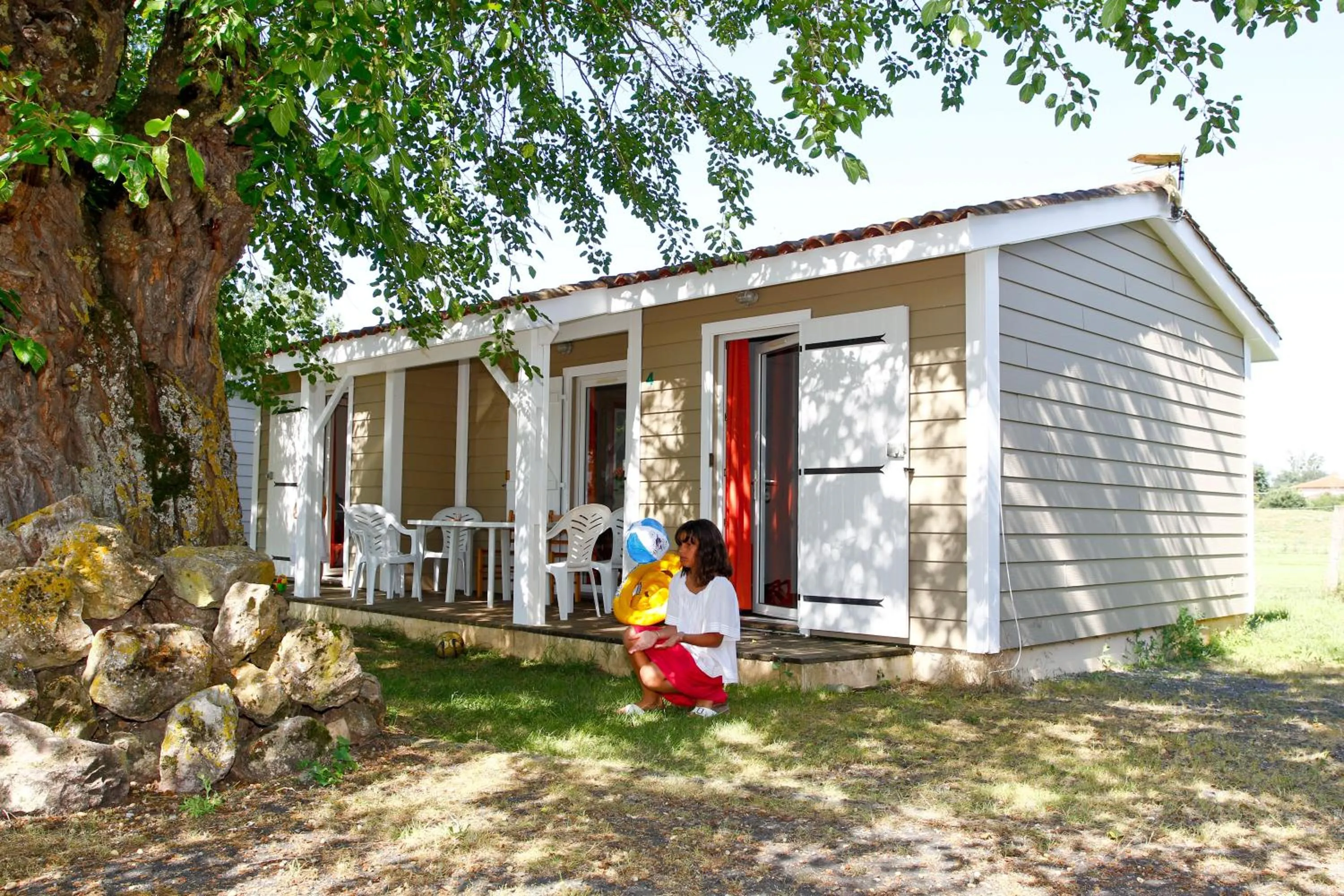 Facade/entrance in Le Domaine du Cèdre