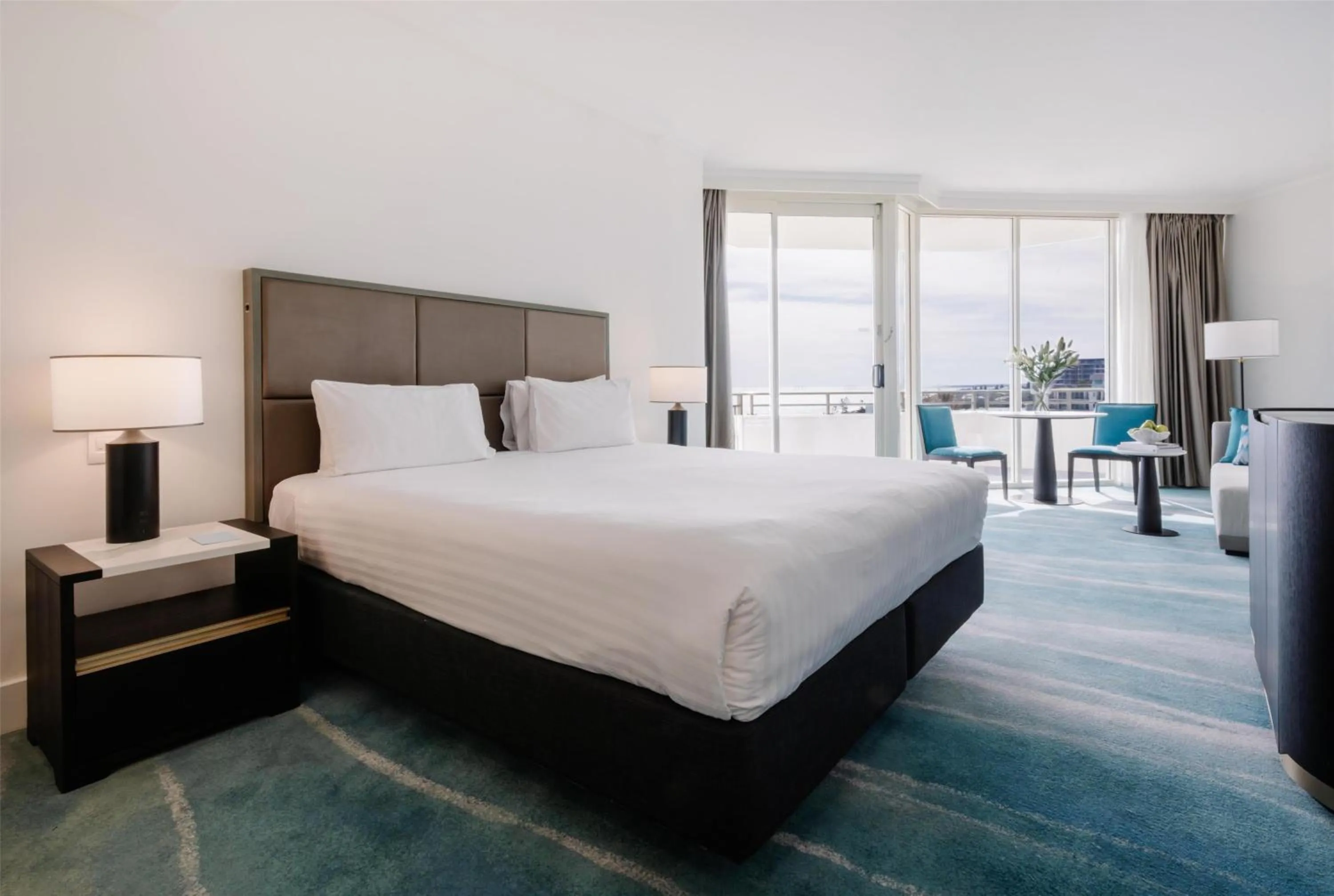 Bedroom, Bed in Rendezvous Hotel Perth Scarborough