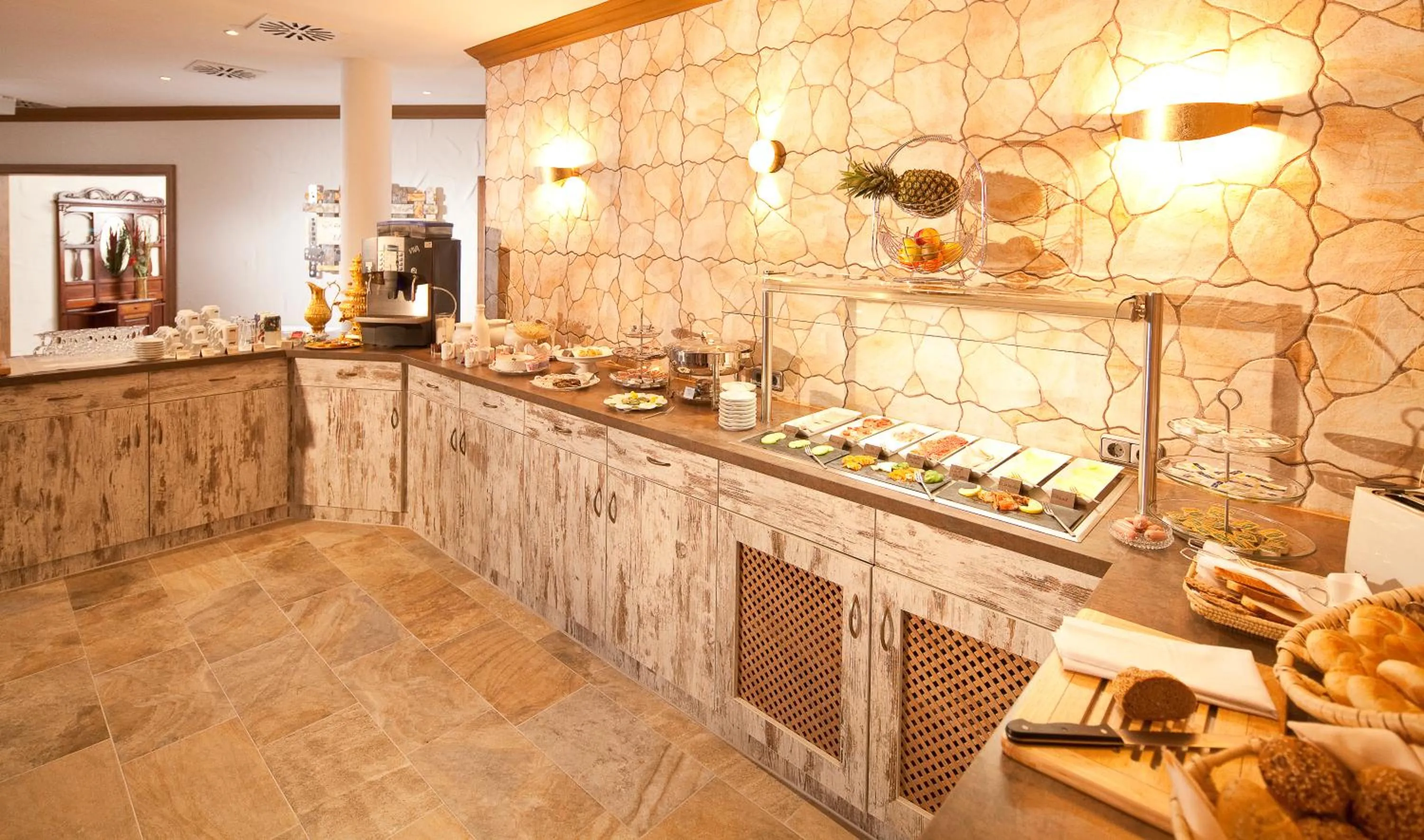 Restaurant/places to eat in Hotel Römerstadt