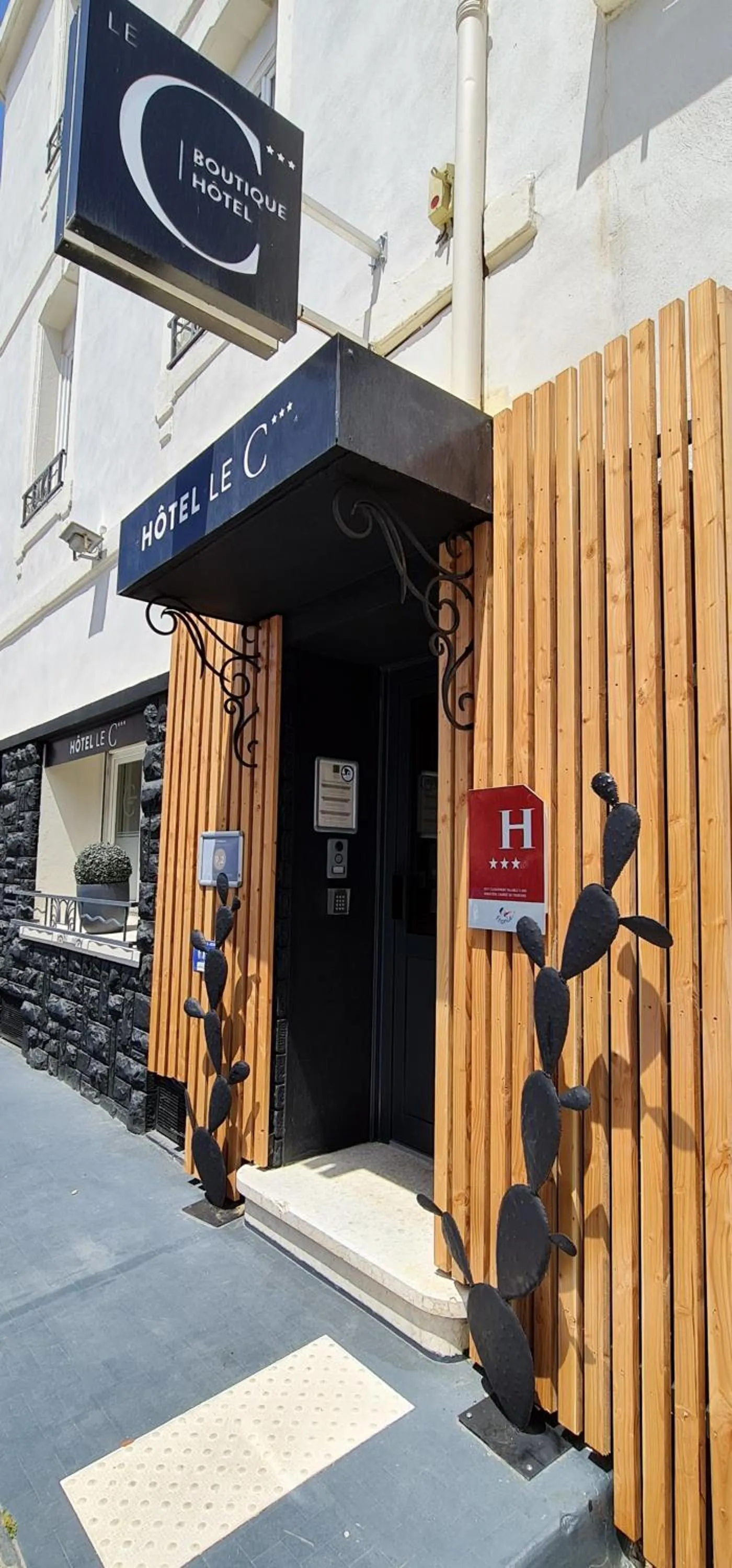 Property building in Hôtel Le C - Boutique Hôtel