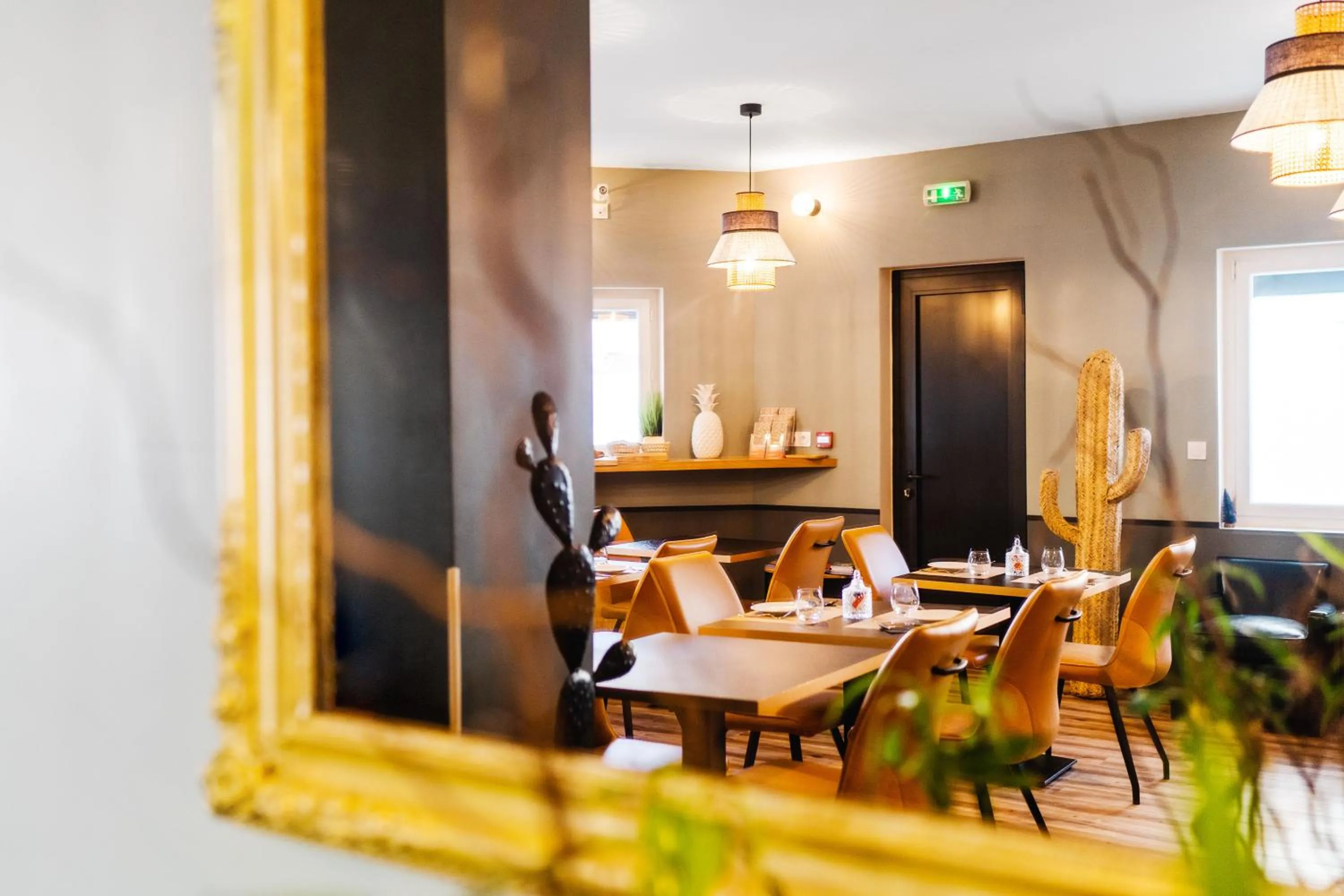 Lounge or bar in Hôtel Le C - Boutique Hôtel