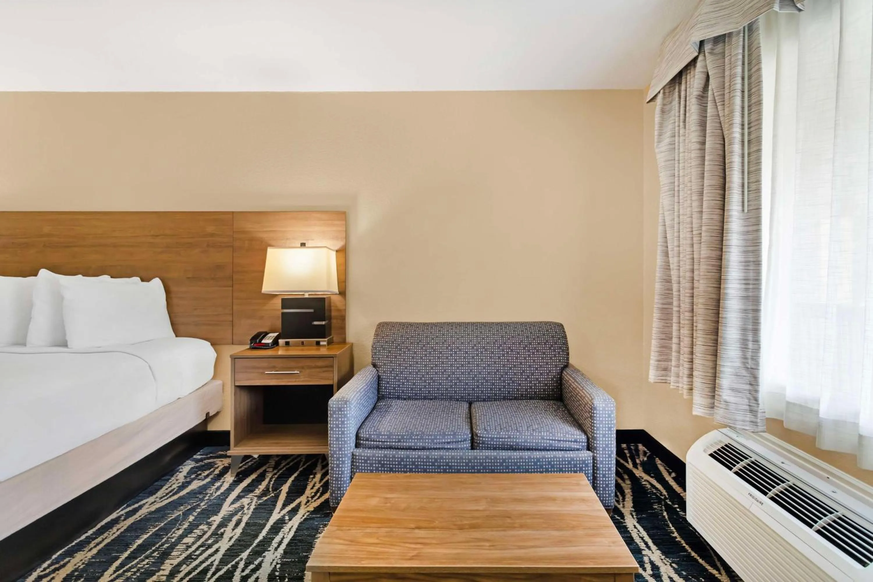 Bedroom, Bed in Best Western Mountainbrook Inn Maggie Valley