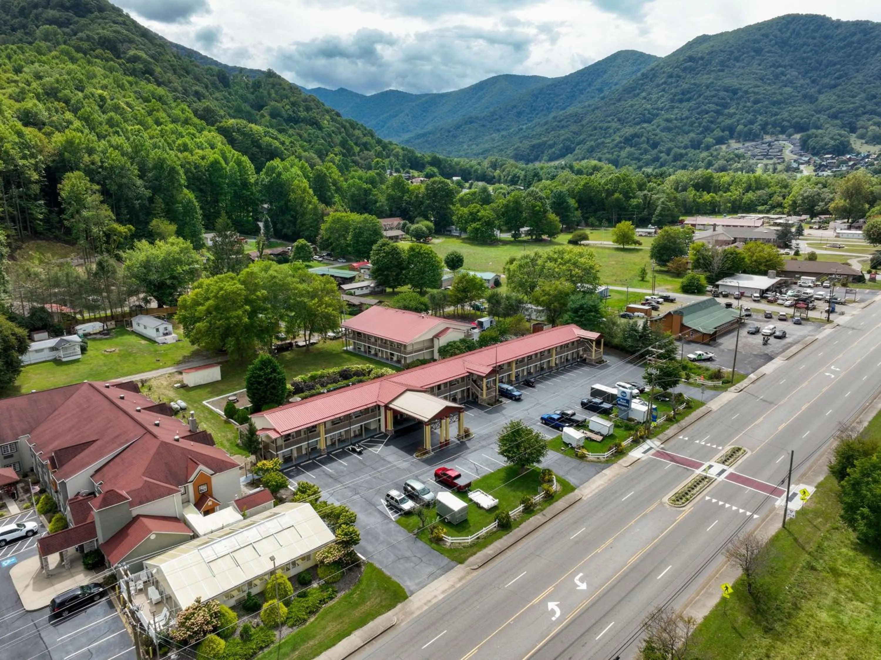 Property building in Best Western Mountainbrook Inn Maggie Valley