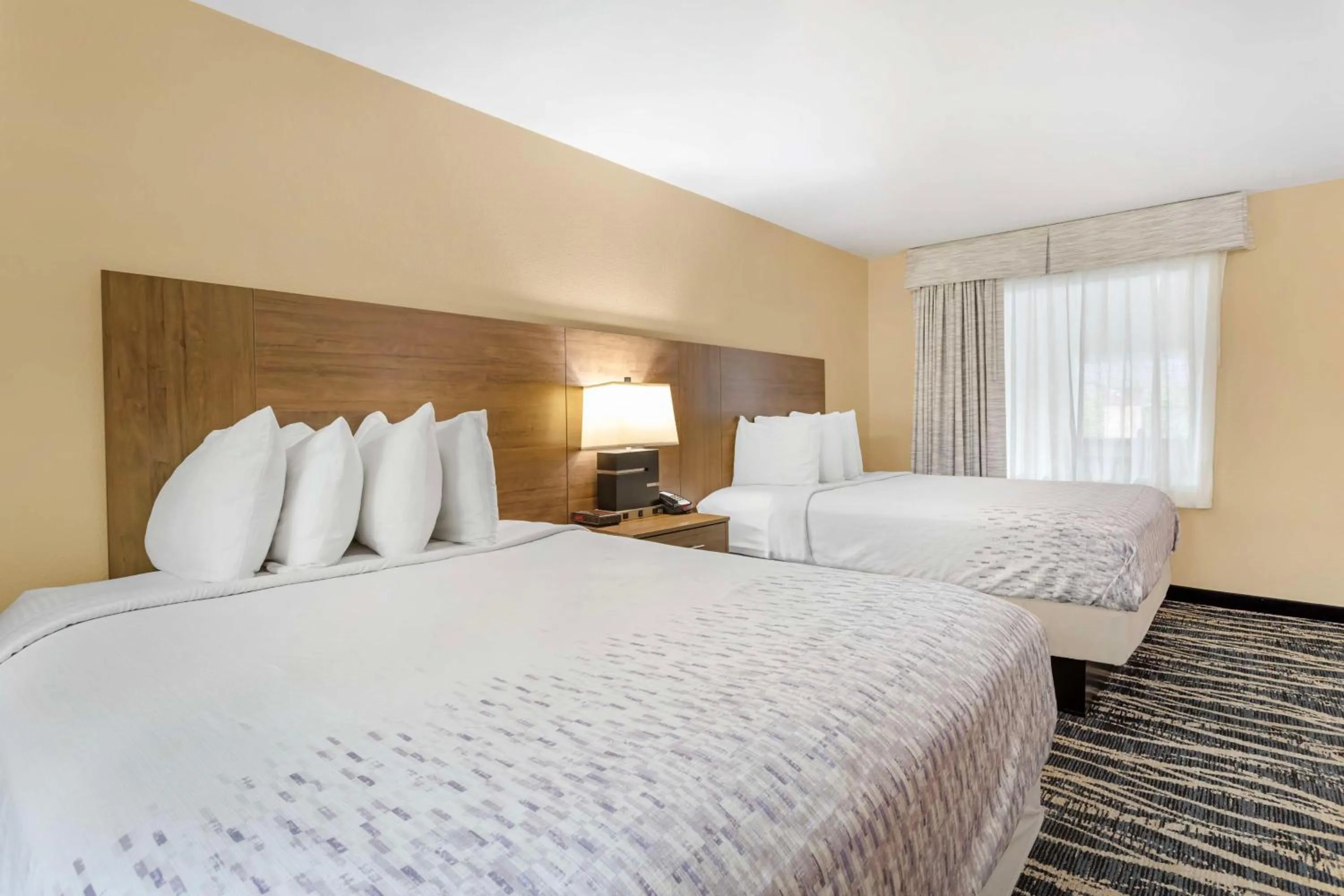 Bedroom, Bed in Best Western Mountainbrook Inn Maggie Valley