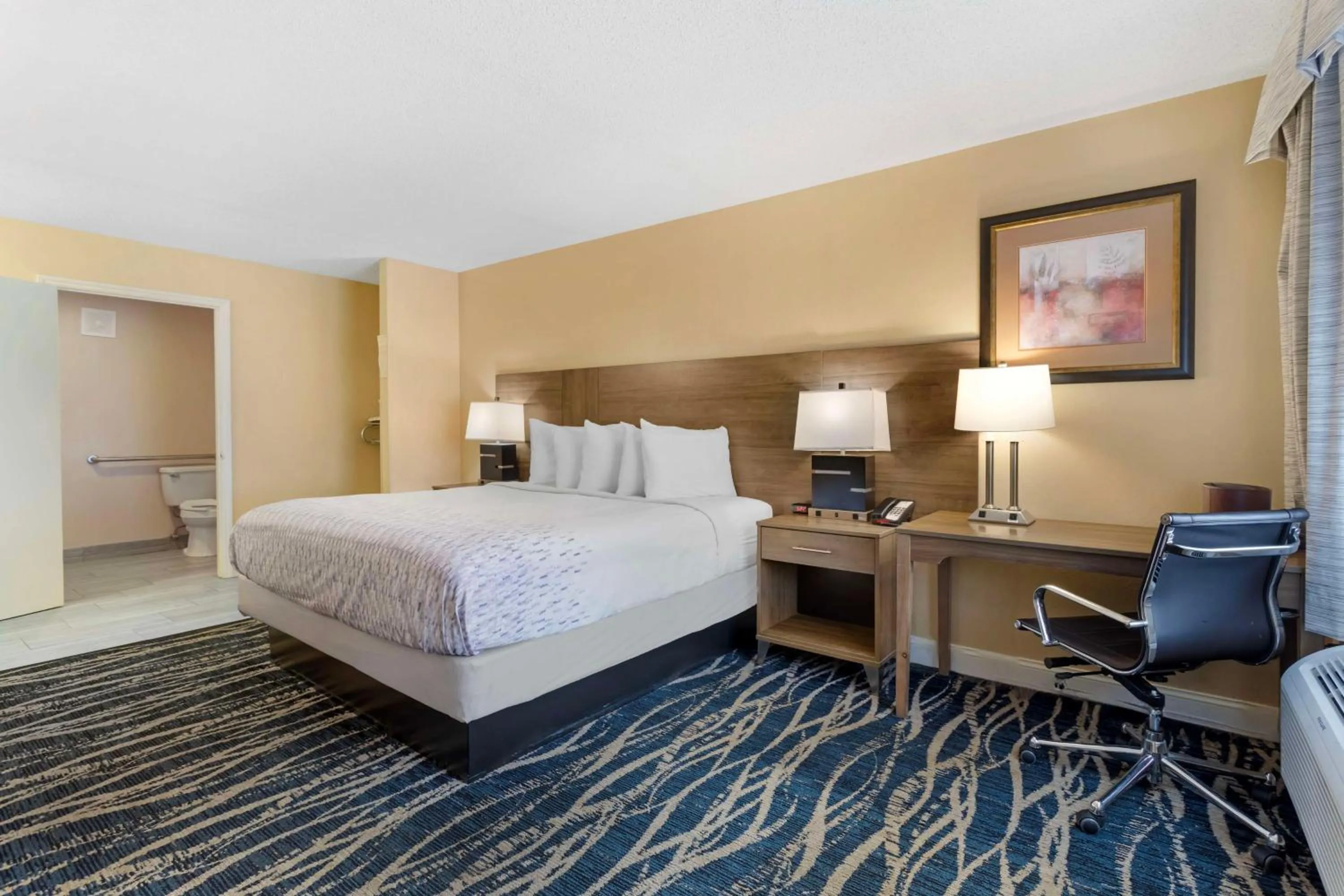 Bedroom, Bed in Best Western Mountainbrook Inn Maggie Valley