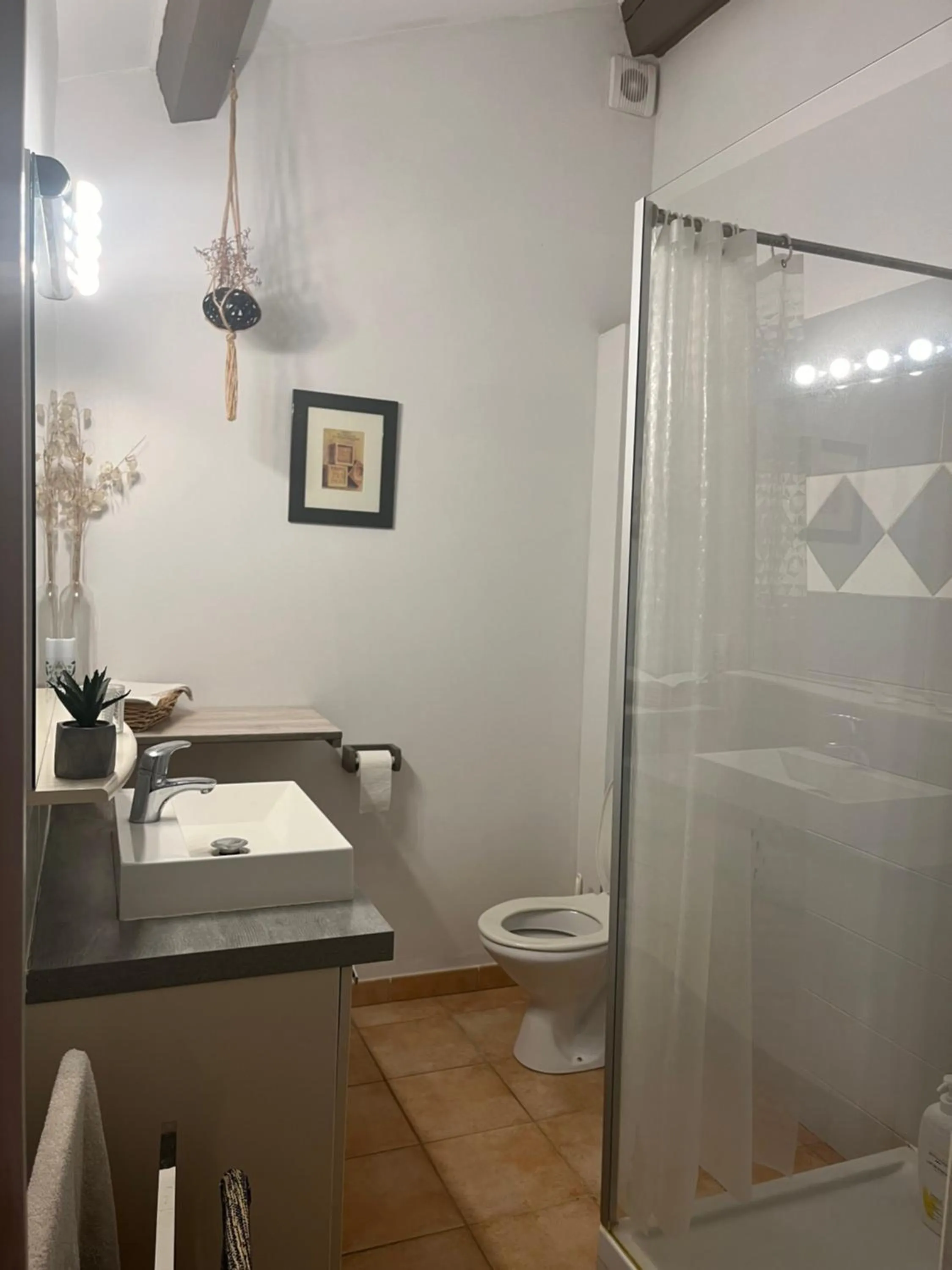 Shower in Mas Saint-Ange