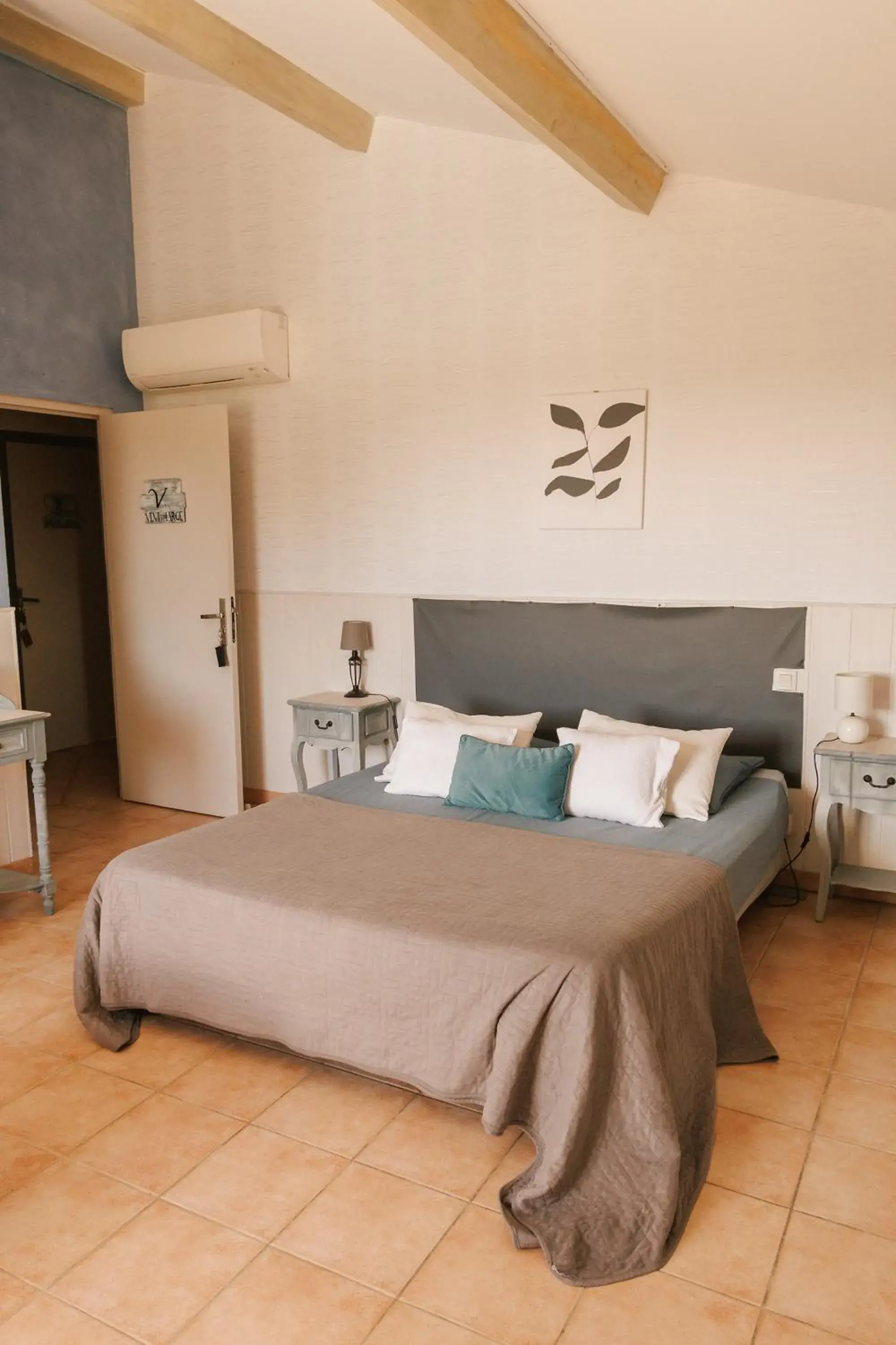 Prestige Double Room with Private Bathroom in Mas Saint-Ange Prestige Double Room with Private Bathroom in Mas Saint-Ange