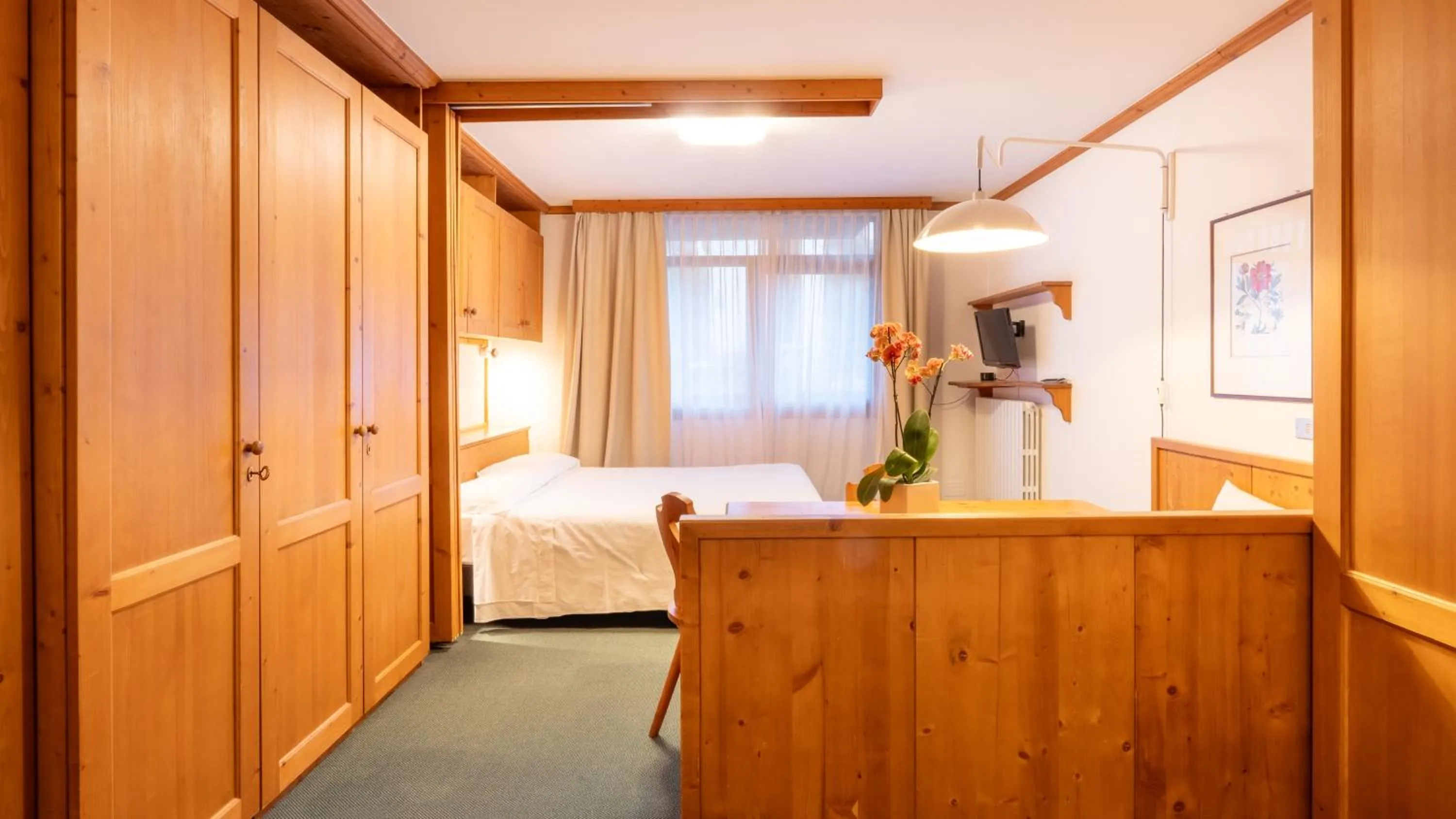 Bed in Hotel Cristallino d'Ampezzo