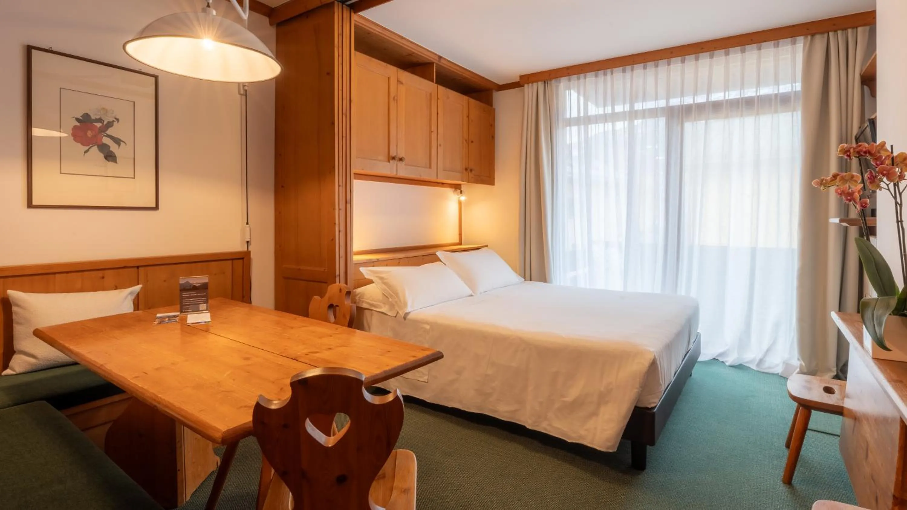 Bed in Hotel Cristallino d'Ampezzo