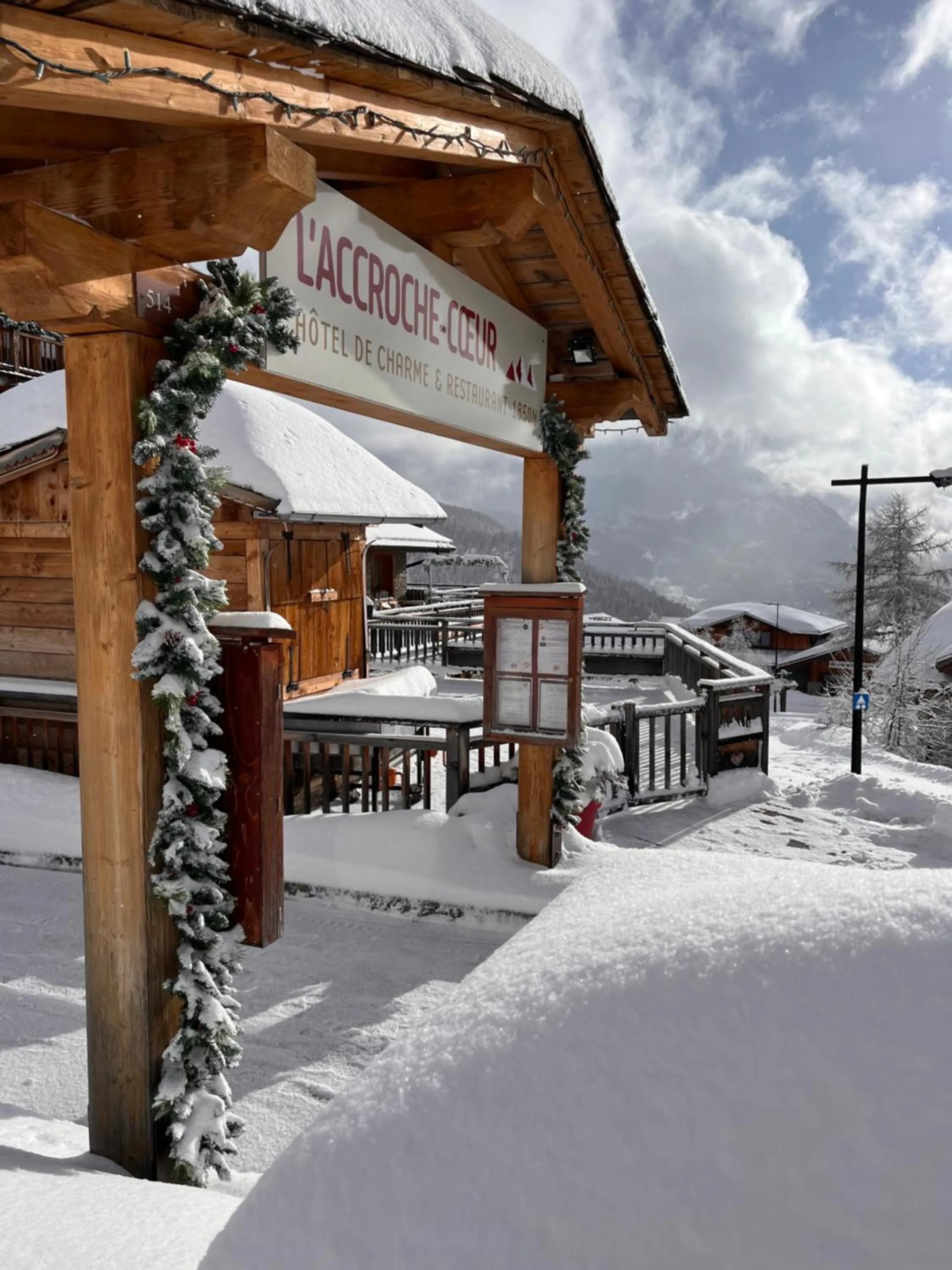 Restaurant/places to eat in Hôtel L'Accroche Coeur