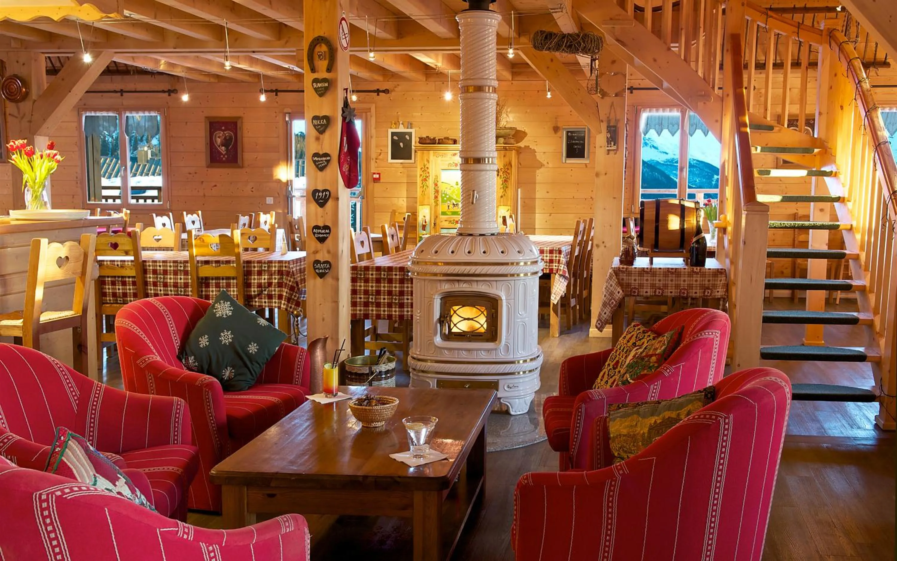 Lounge or bar in Hôtel L'Accroche Coeur