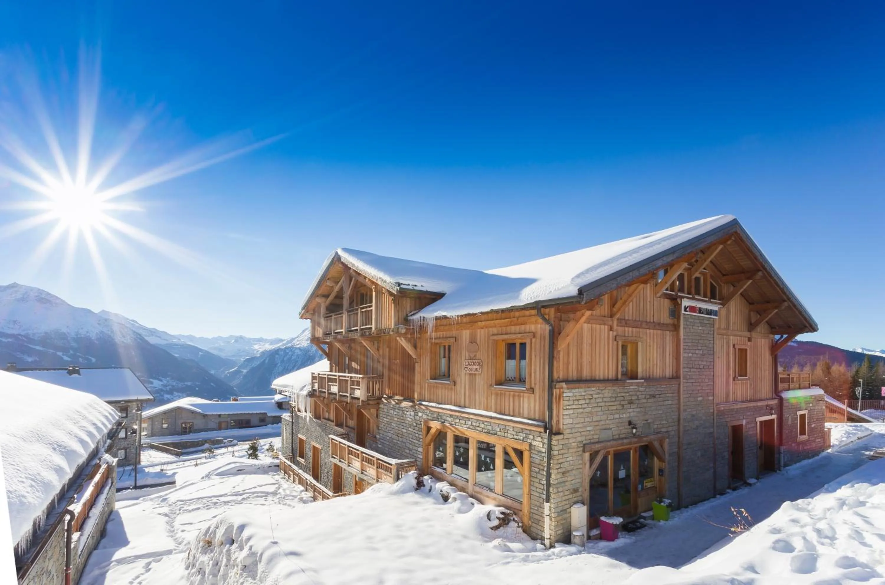 Property building in Hôtel L'Accroche Coeur