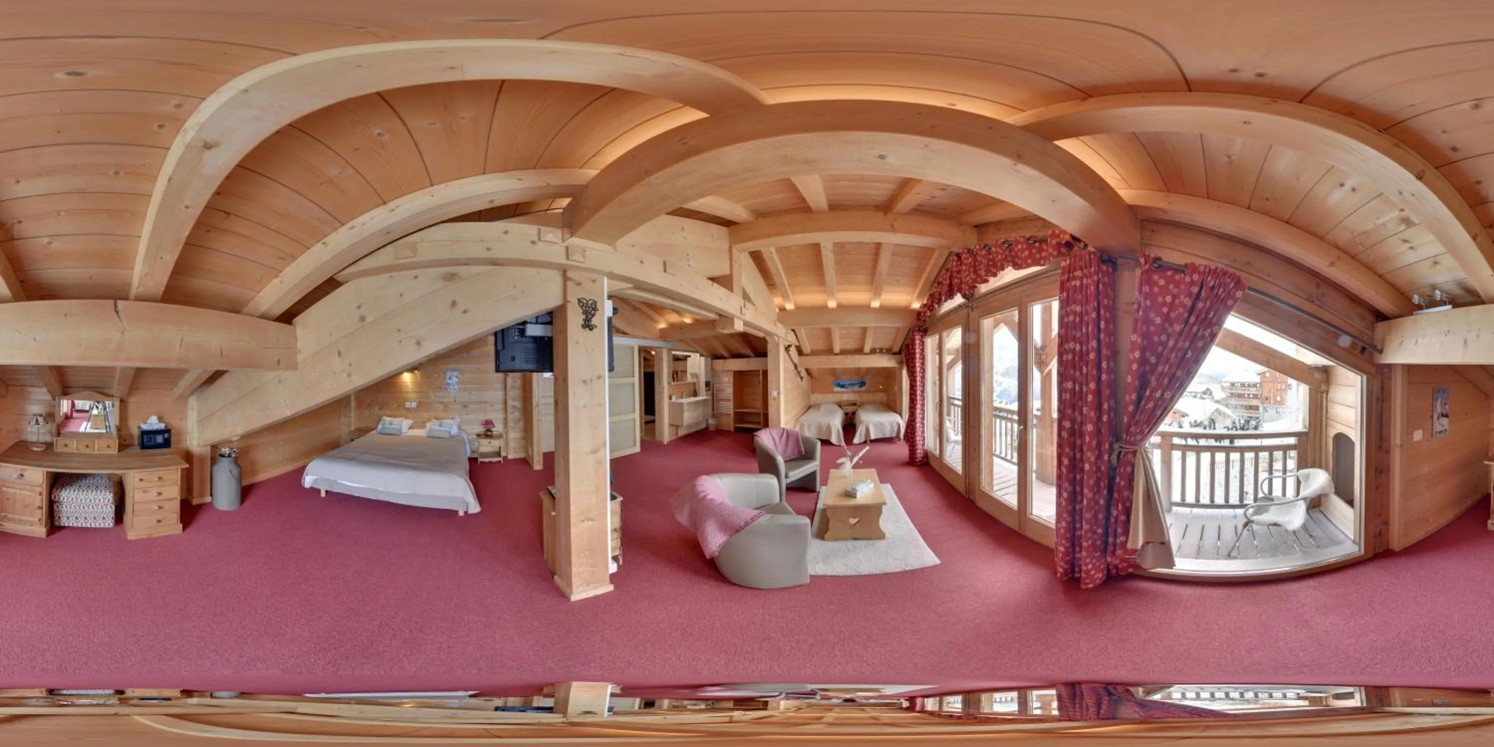 Photo of the whole room, Bed in Hôtel L'Accroche Coeur