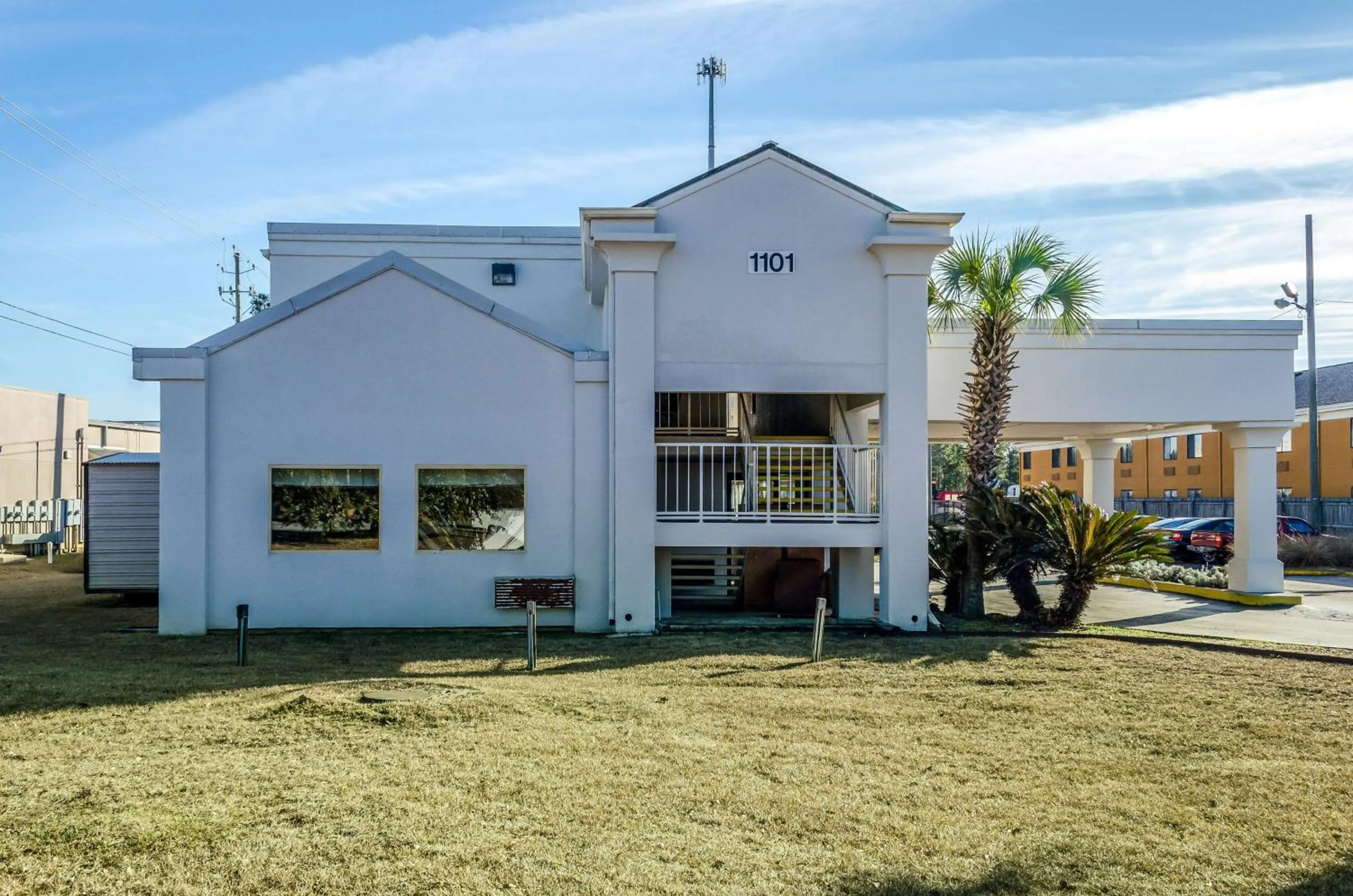 Property building in Motel 6-Saraland, AL