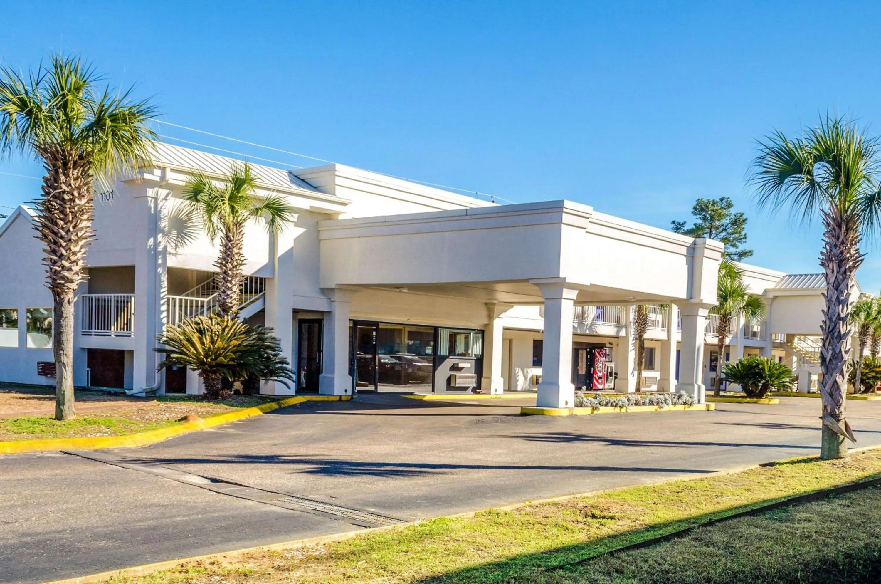 Property building in Motel 6-Saraland, AL