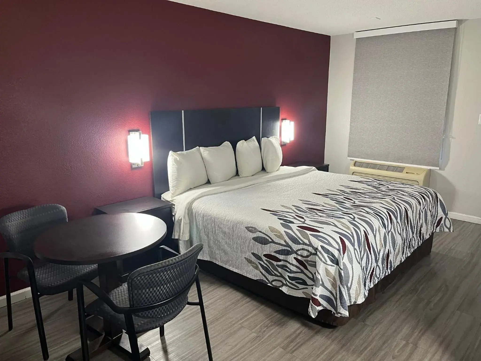 Deluxe King Room Smoking in Red Roof Inn Rockingham Deluxe King Room Smoking in Red Roof Inn Rockingham