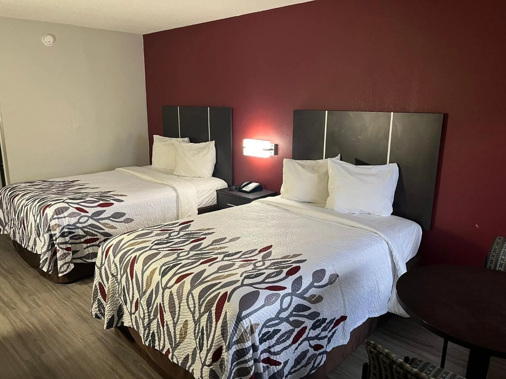 Bedroom, Bed in Red Roof Inn Rockingham