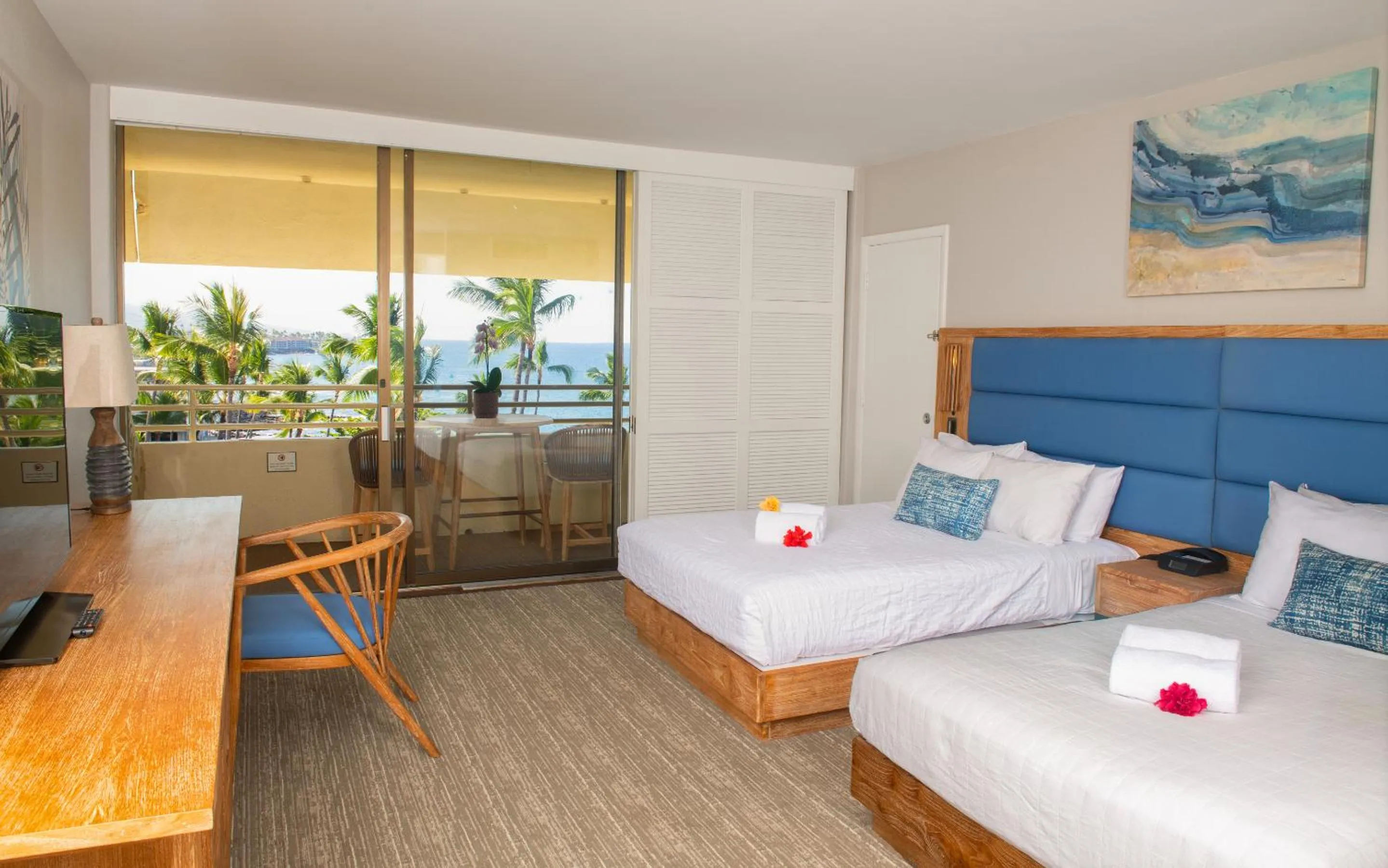 Bed in Royal Kona Resort