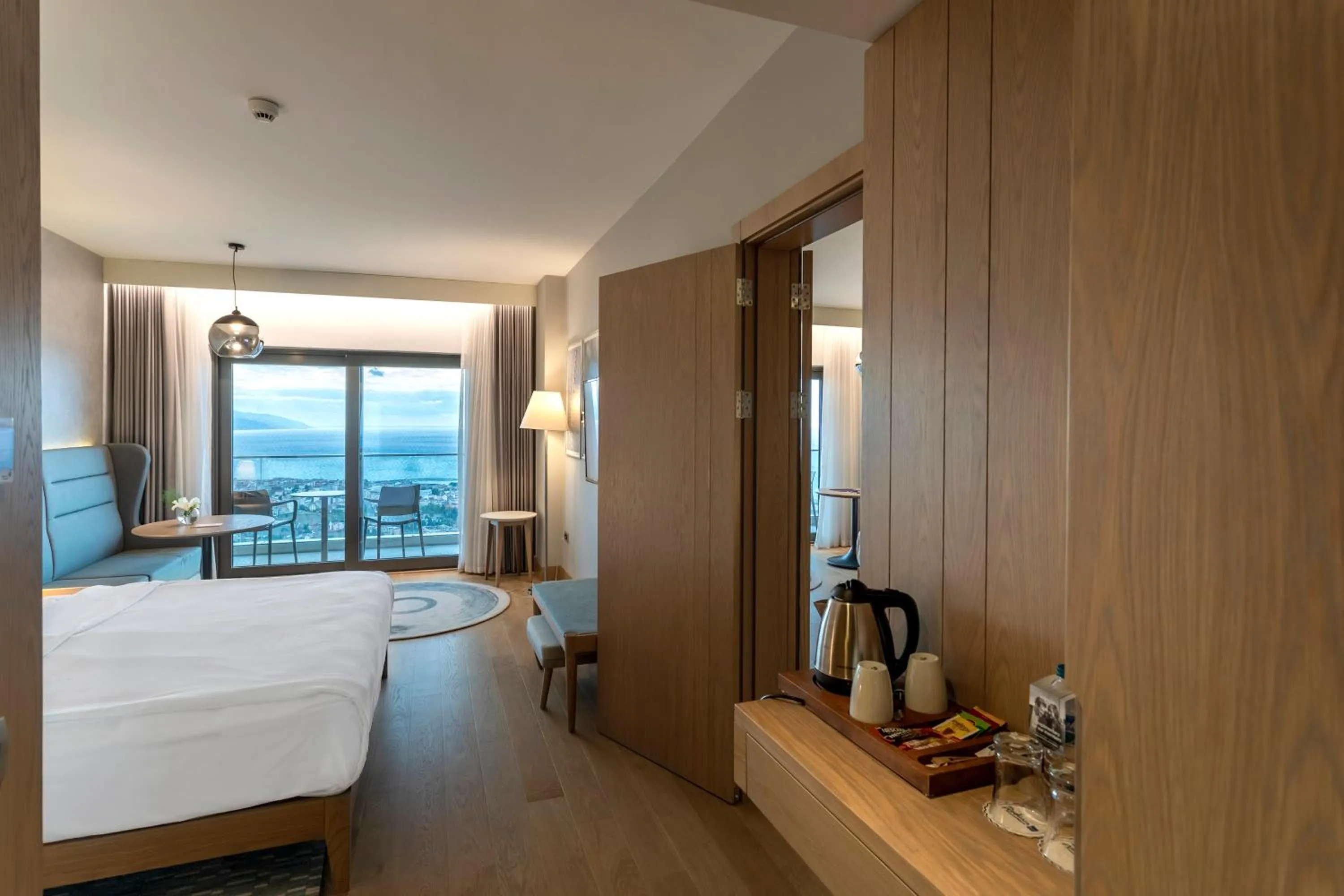 Coffee/tea facilities, Bed in Radisson Blu Hotel Trabzon