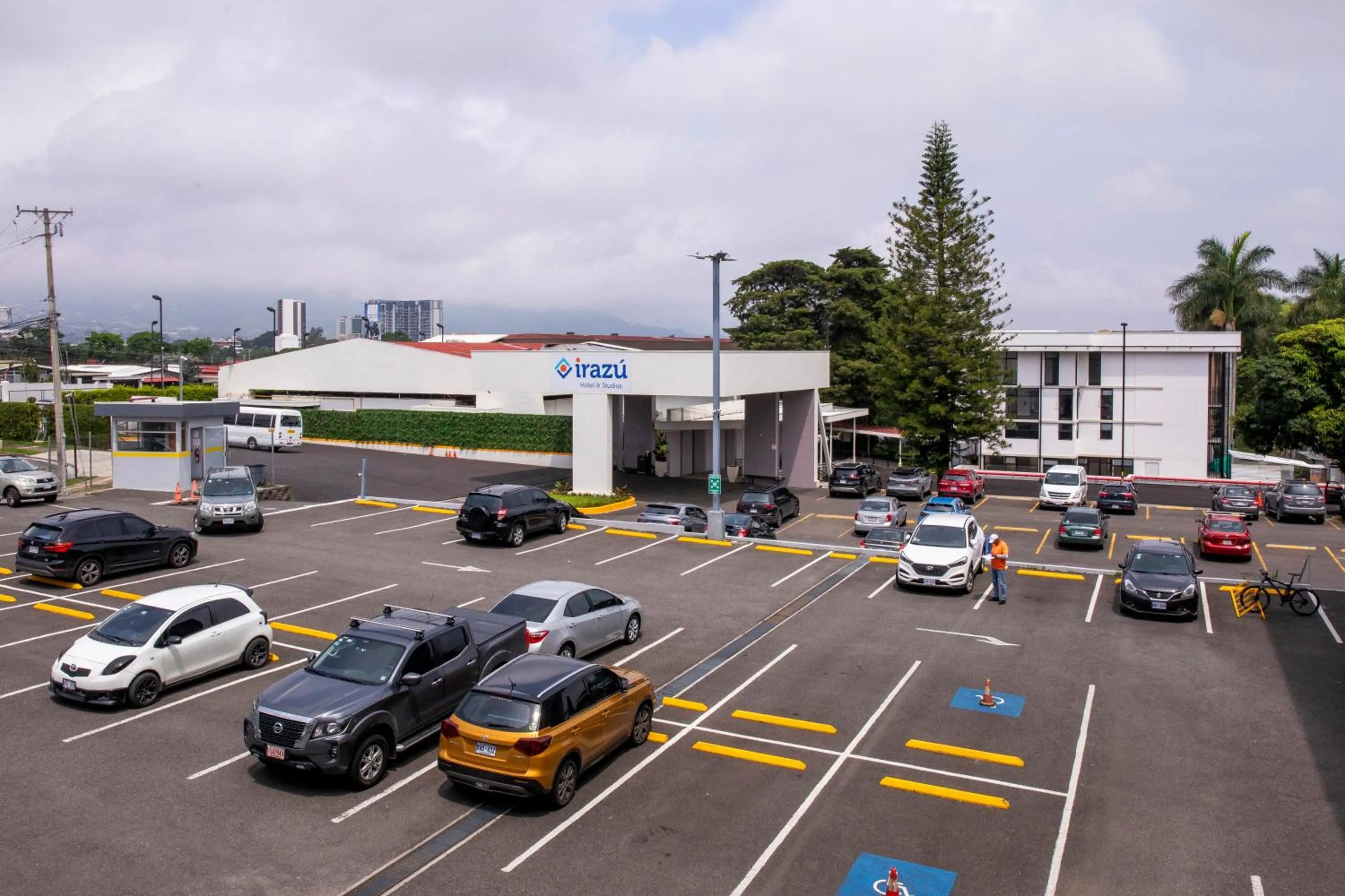 Parking in Irazú Hotel & Studios