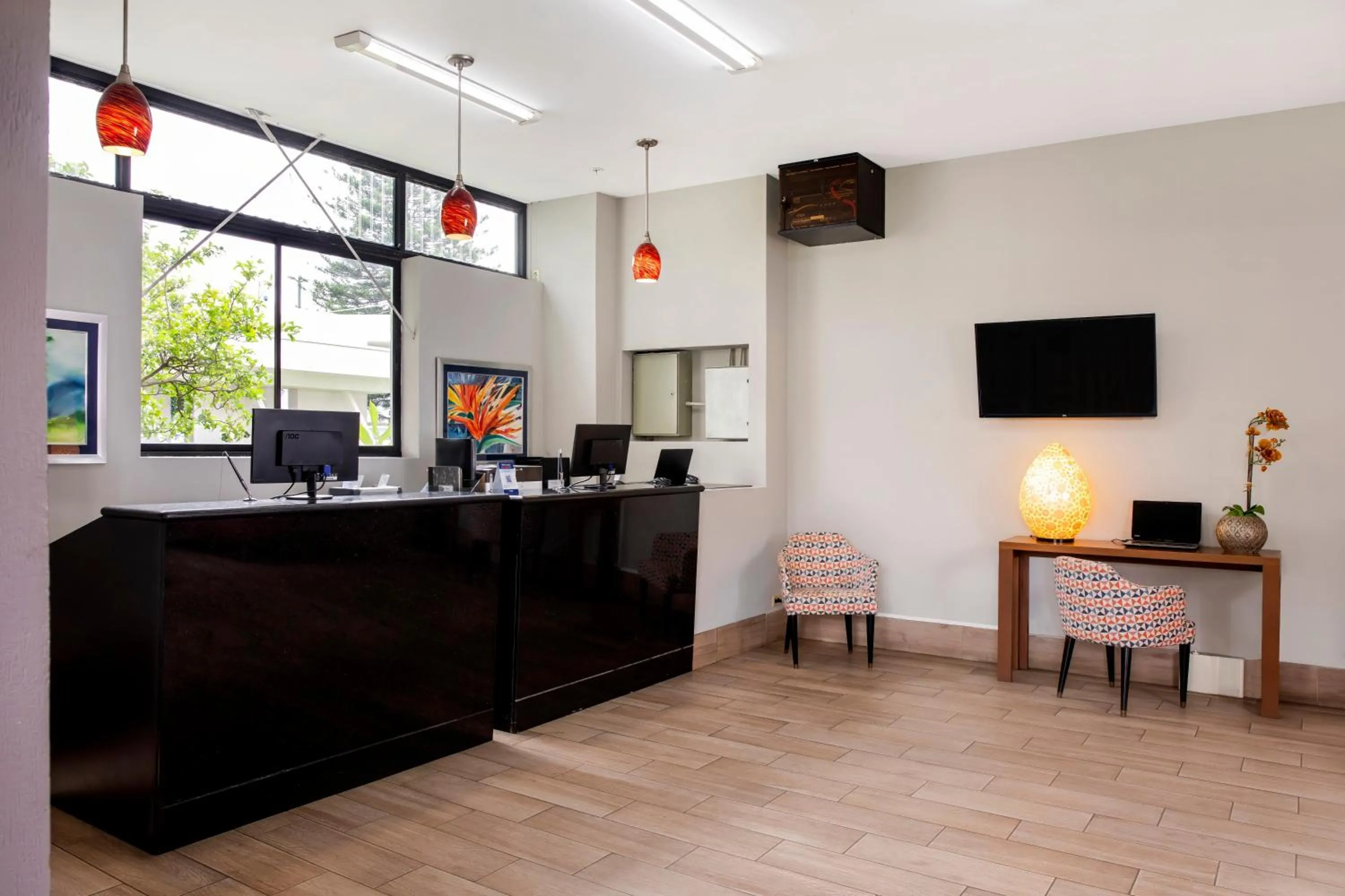 Lobby or reception in Irazú Hotel & Studios