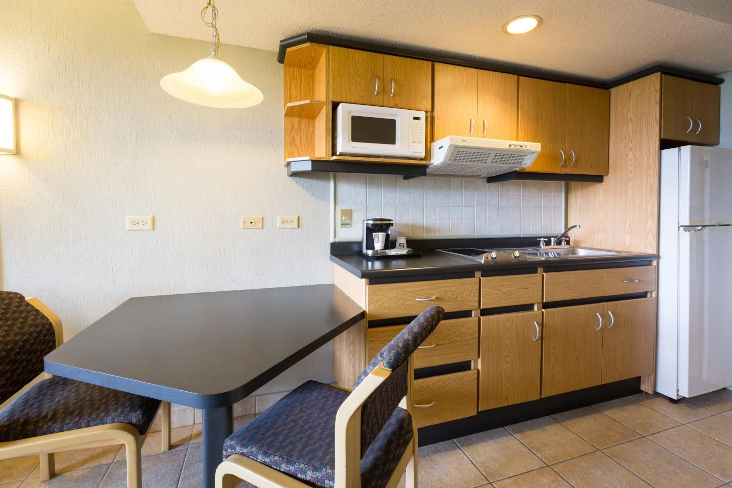 Kitchen or kitchenette in Irazú Hotel & Studios