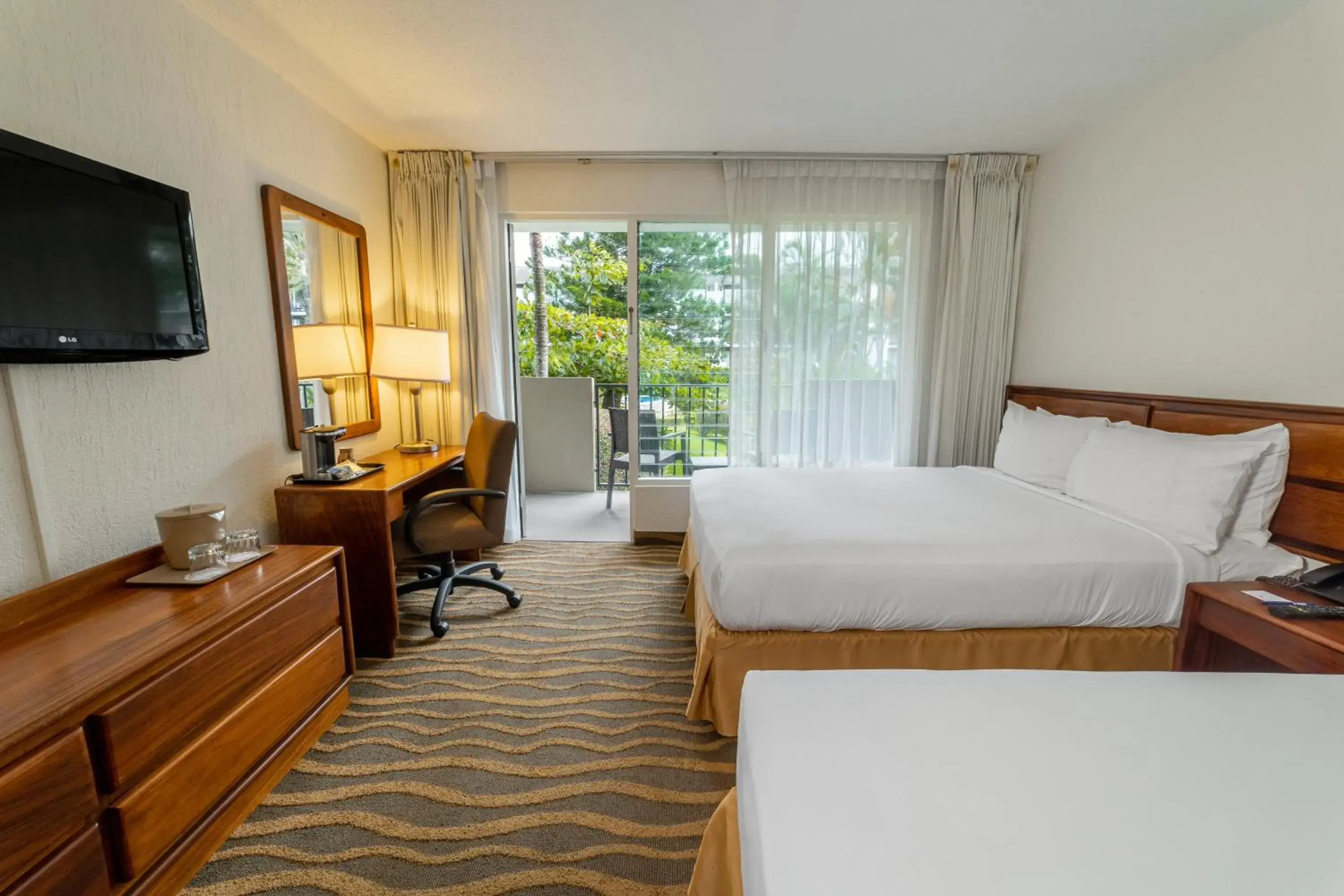 Double Standard city view with balcony in Irazú Hotel & Studios Double Standard city view with balcony in Irazú Hotel & Studios