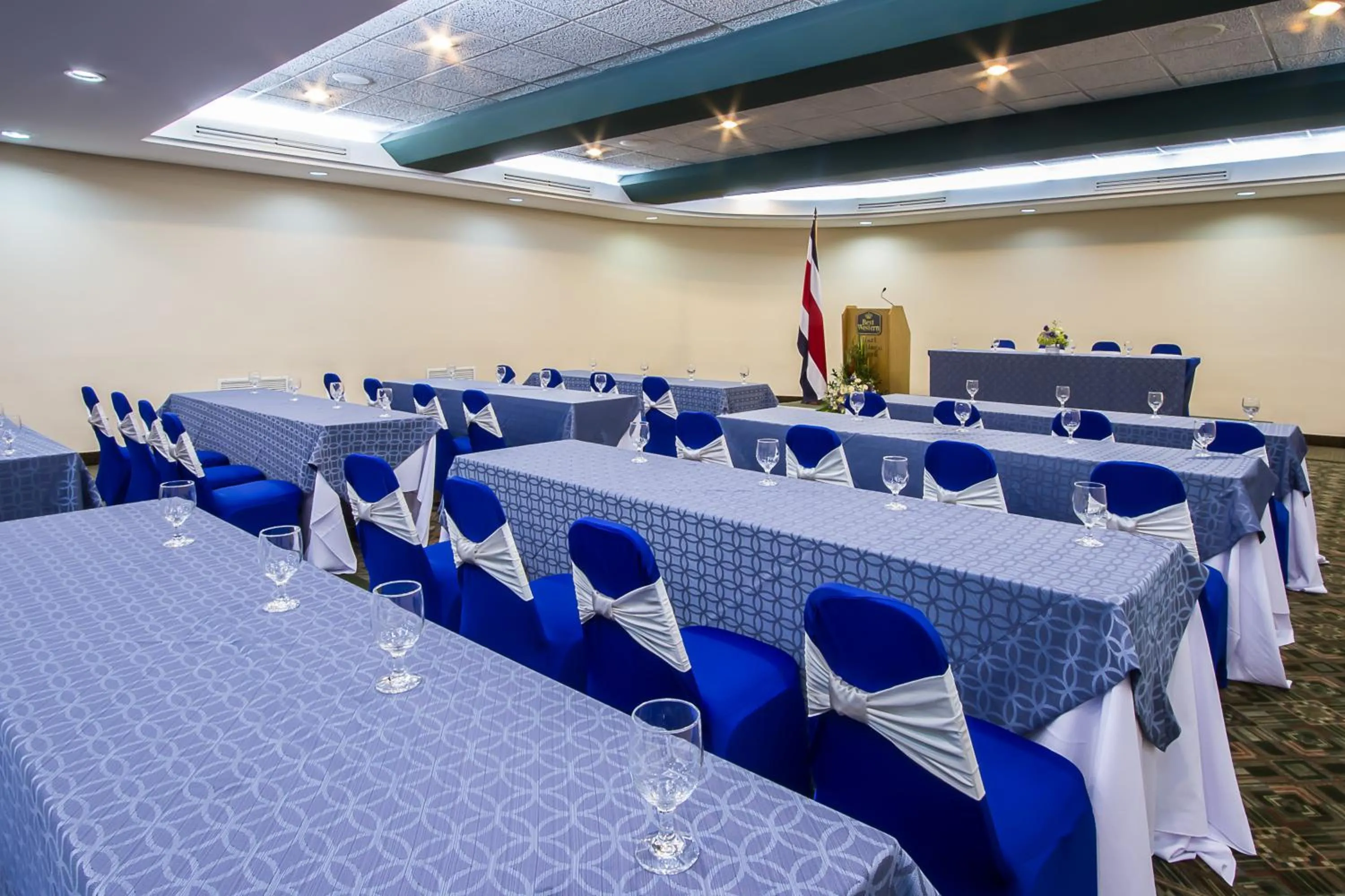 Meeting/conference room in Irazú Hotel & Studios