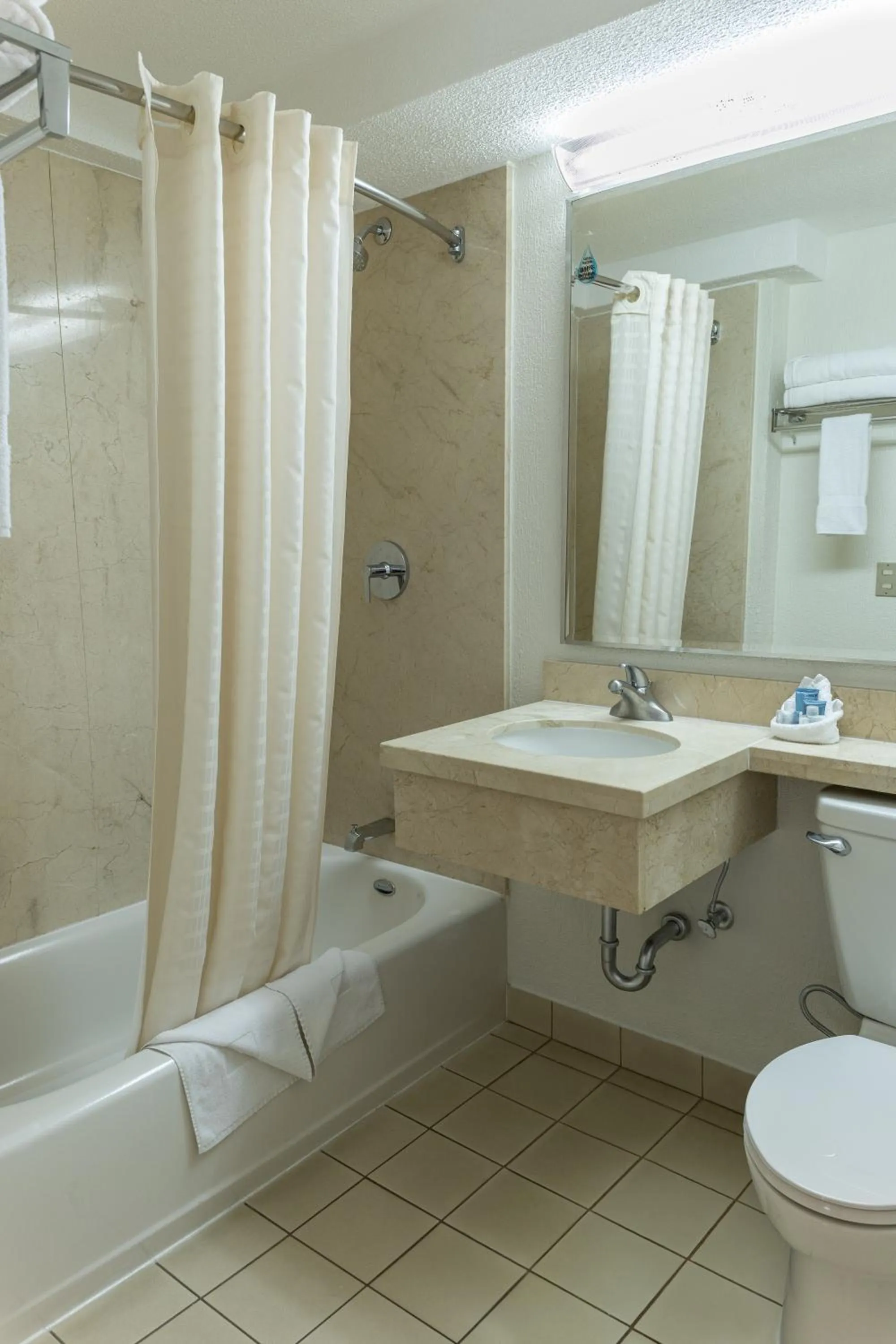 Bathroom in Irazú Hotel & Studios