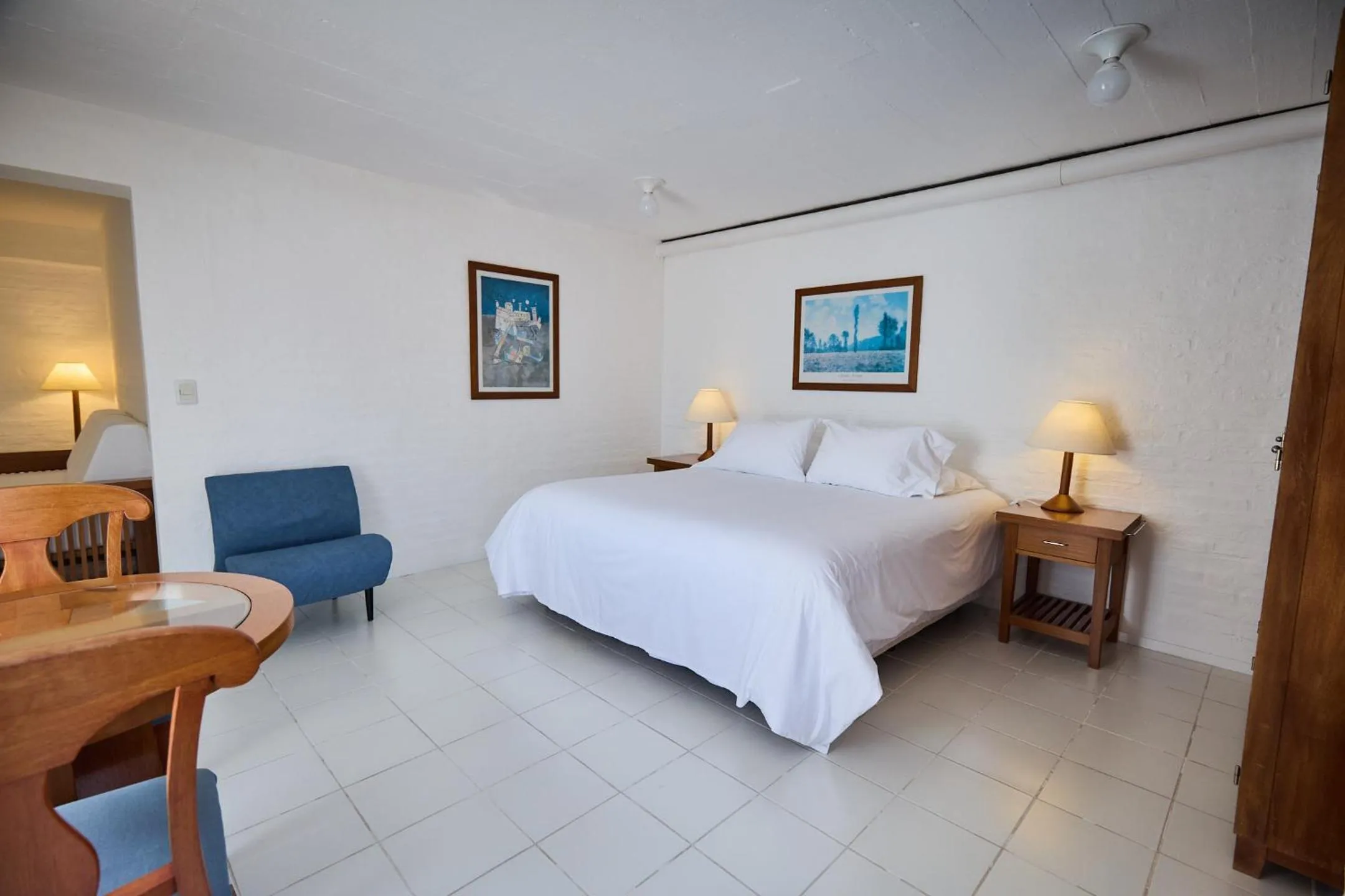 Bed in Hotel Las Olas Resort