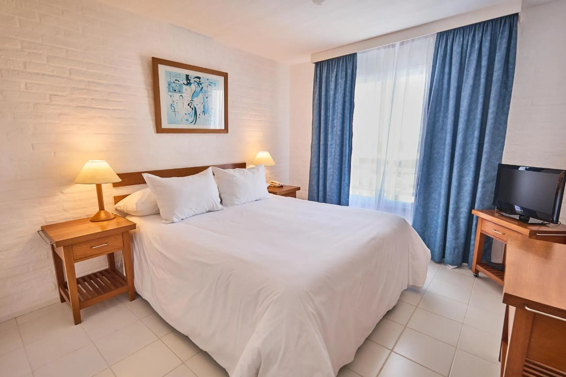 Bed in Hotel Las Olas Resort