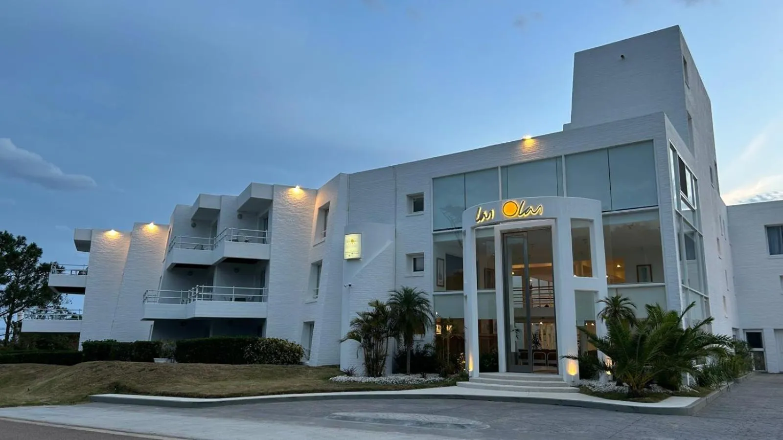 Property building in Hotel Las Olas Resort