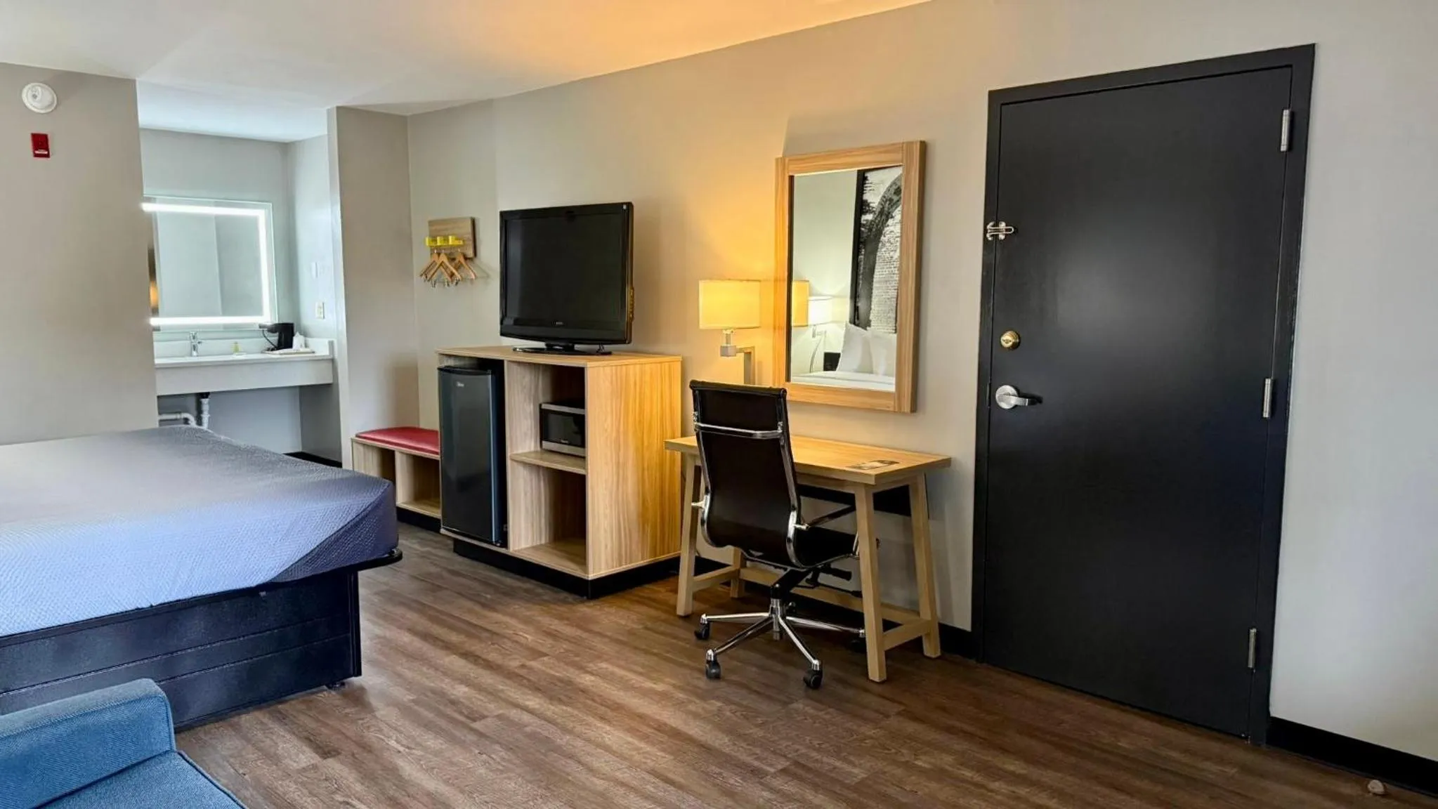 Bedroom, Bed in Super 8 by Wyndham Ft. Oglethorpe GA/Chatt TN Area