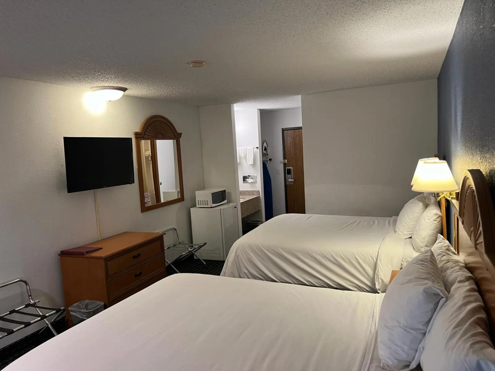 Bedroom, Bed in Columbus Inn