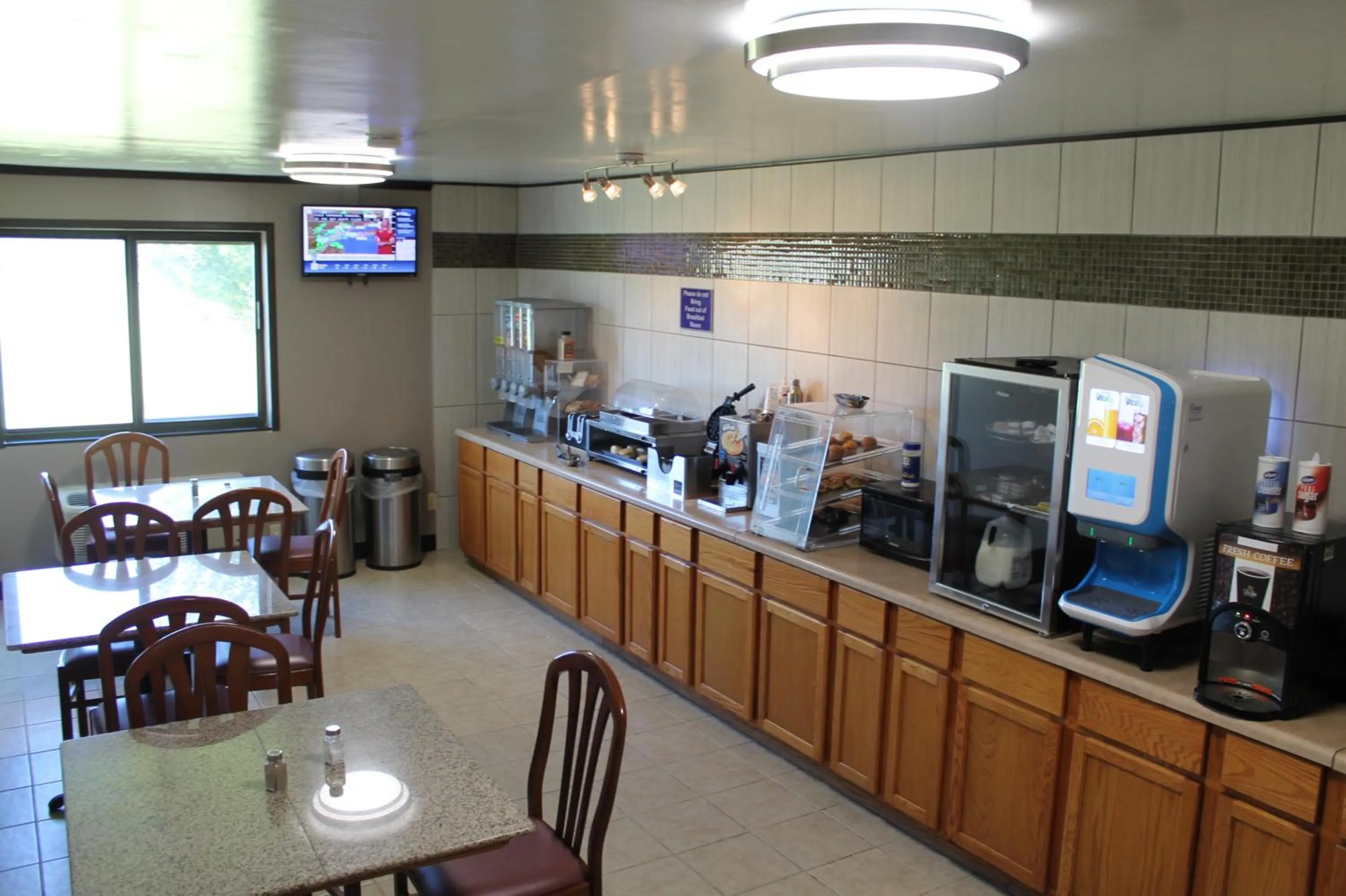 Continental breakfast in Columbus Inn